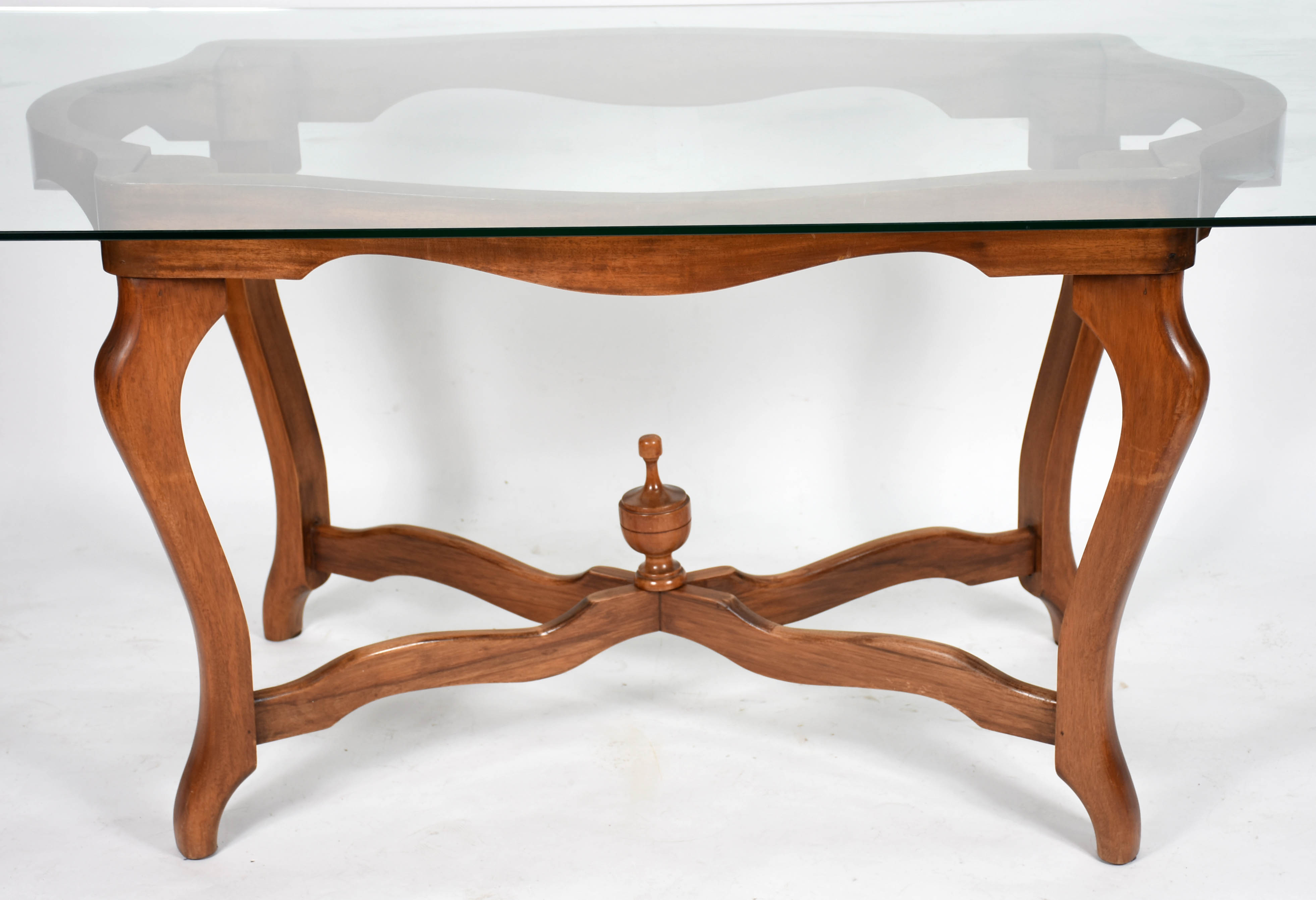 Mesa de apresentação de madeira nobre, tampo de vidro adaptado. - foto 2 de 3