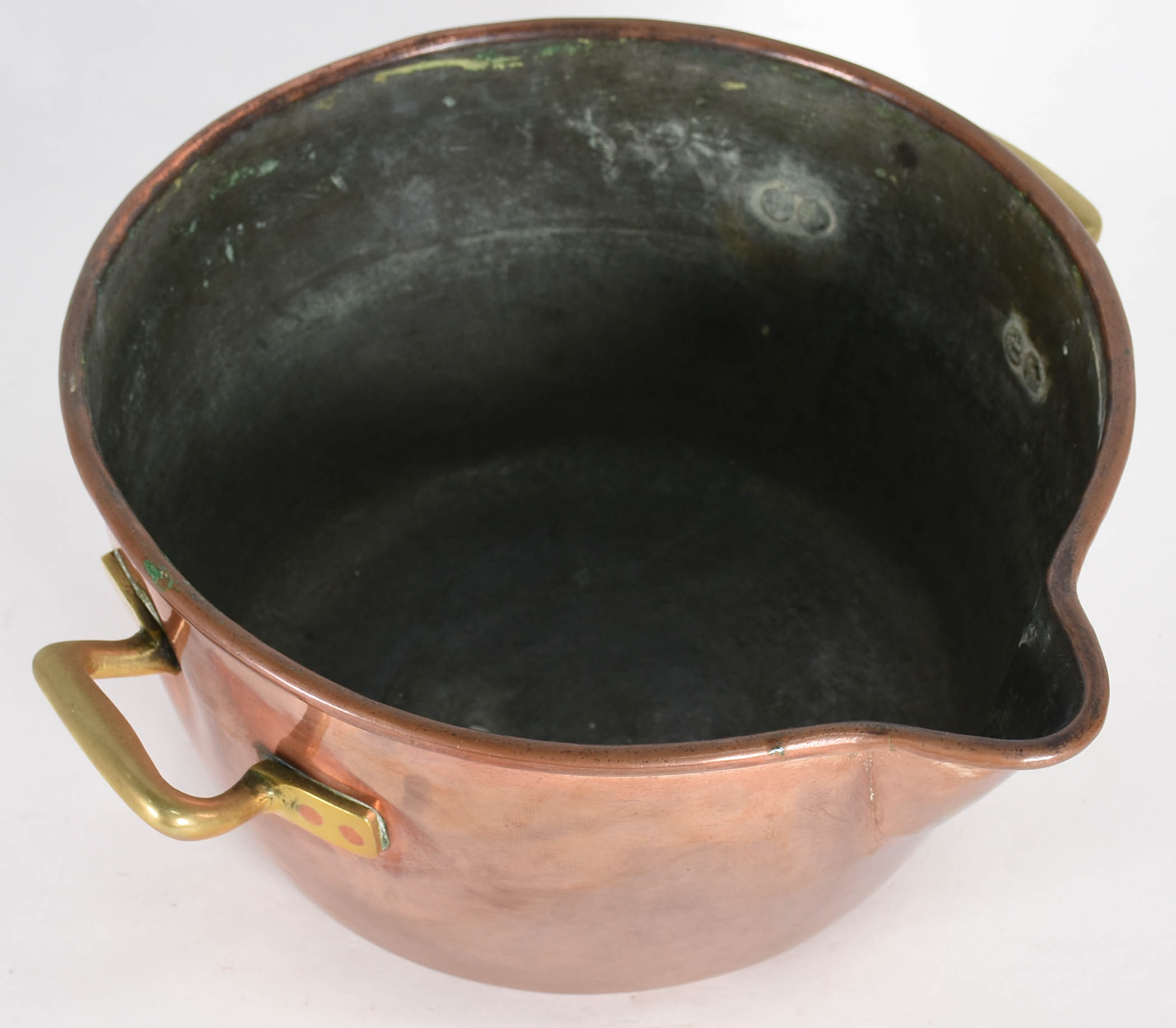 Grande tacho de cobre com alças. - foto 2 de 4