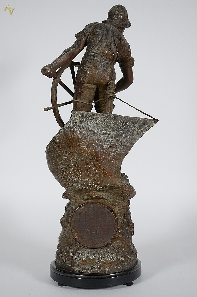 Escultura em petit bronze com relógio "Steering for home"... - foto 2 de 3
