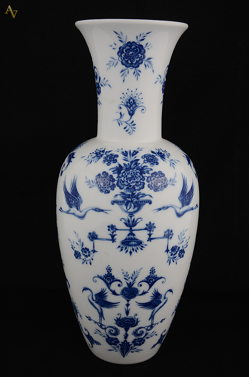 Vaso de porcelana alemã Heinrich decoração floral em azul, assinado... - foto 1 de 2