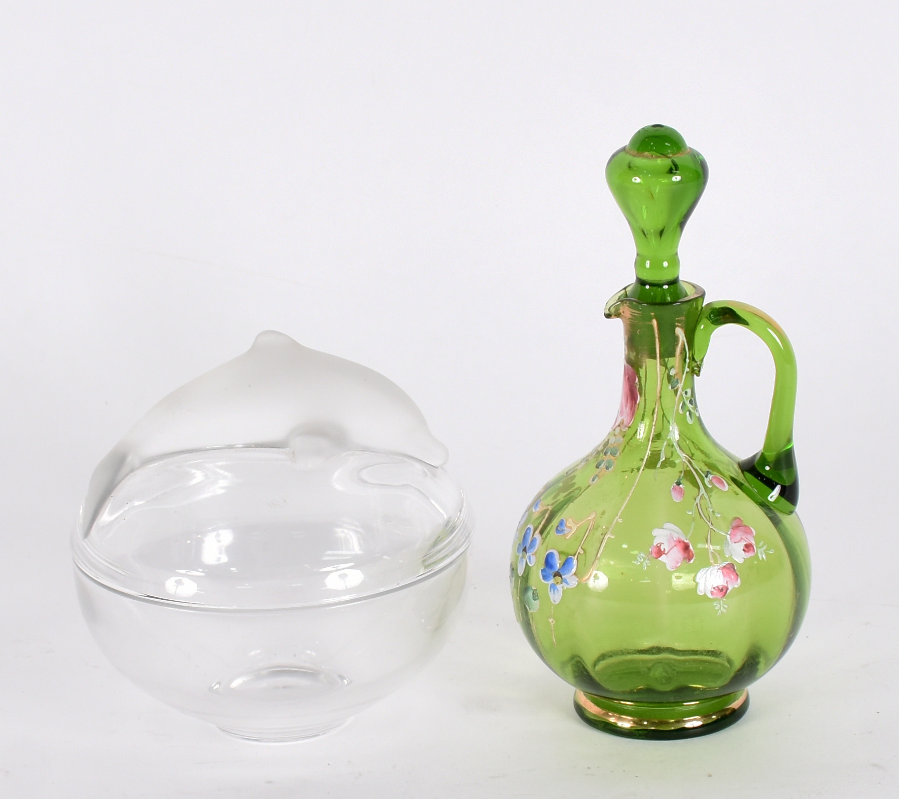 Duas peças de cristal, sendo: Pequena garrafa tcheca na cor verde com... - foto 1 de 4