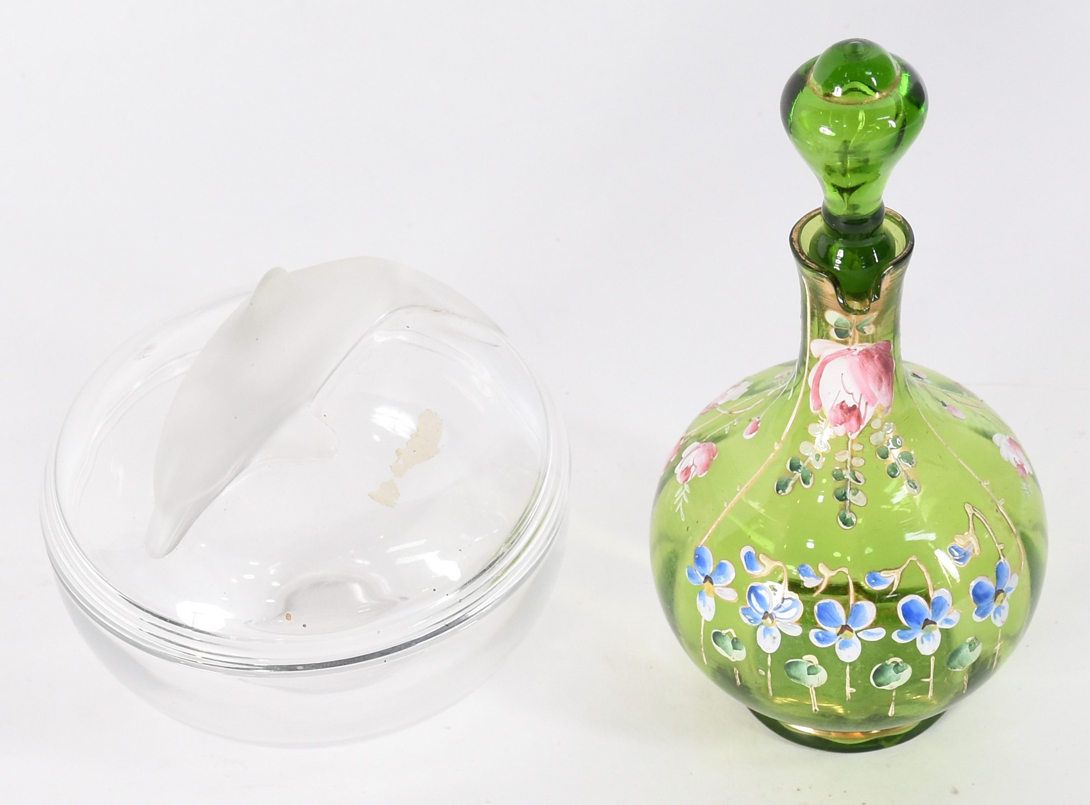 Duas peças de cristal, sendo: Pequena garrafa tcheca na cor verde com... - foto 3 de 4