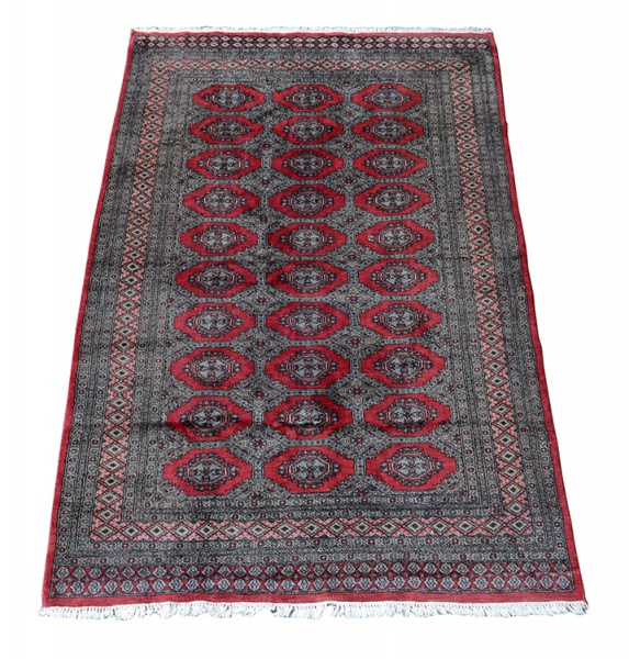 Tapete Pakistan. Medidas 2,43 x 1,56 m.