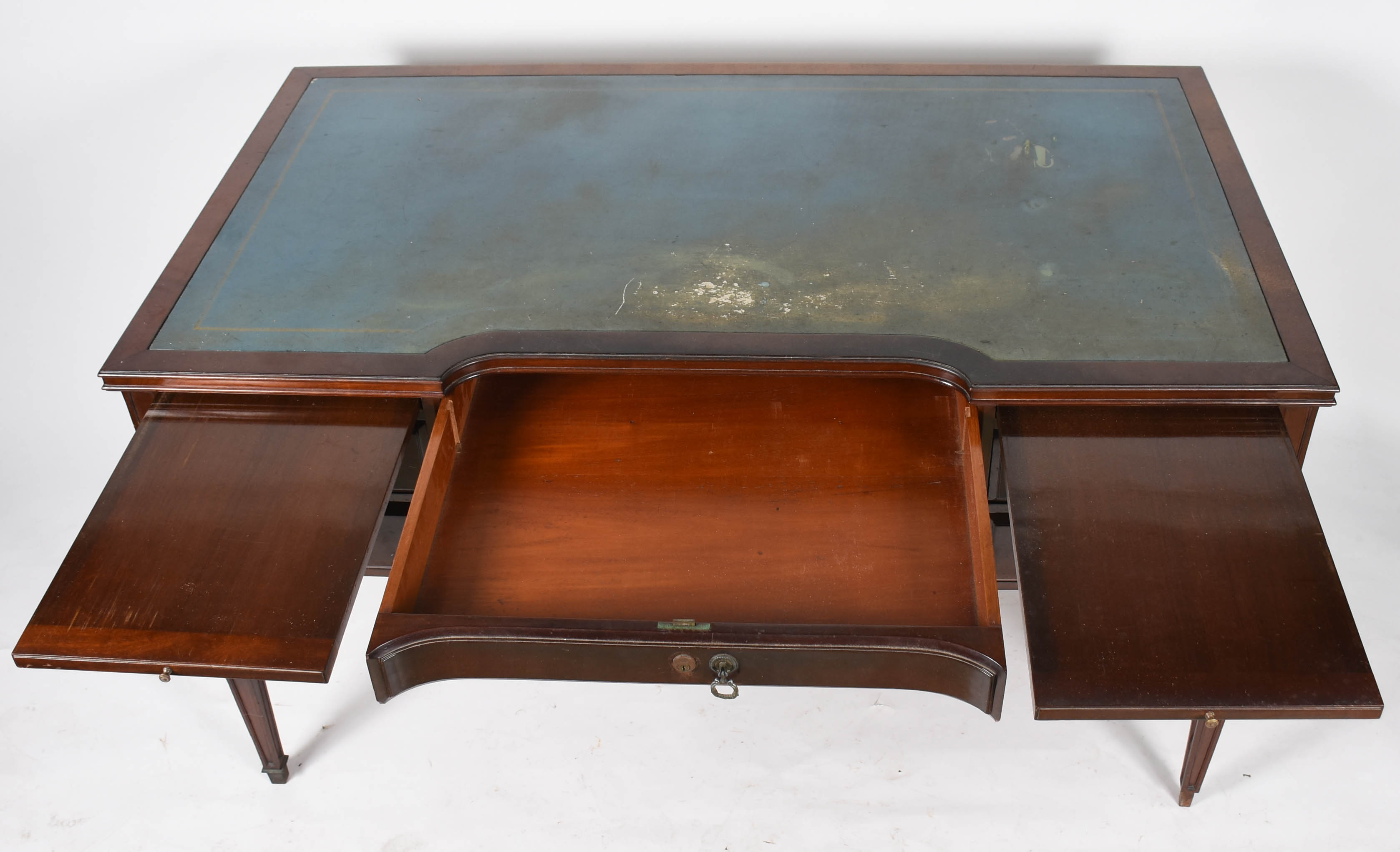 Mesa de escritório de madeira nobre, estilo ingles, tampo forrado de... - foto 3 de 8