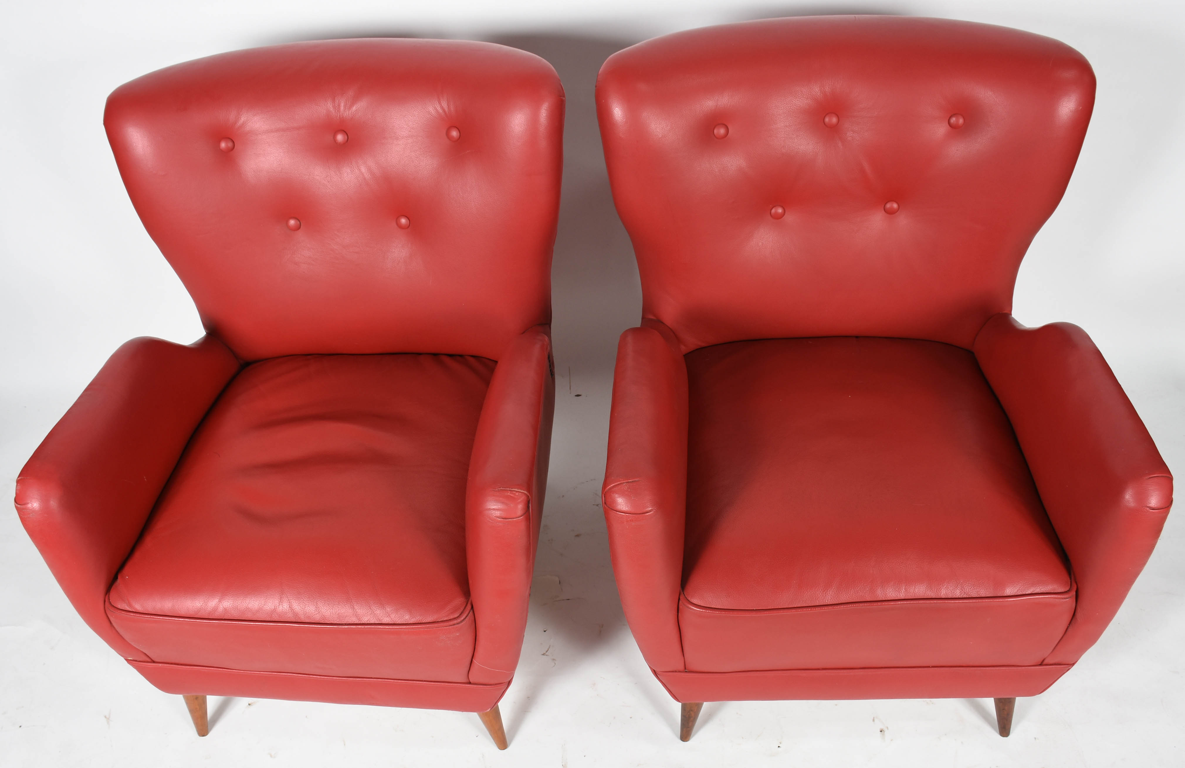 Conjunto de Sofá de três lugares e par de poltronas estofadas e... - foto 3 de 9