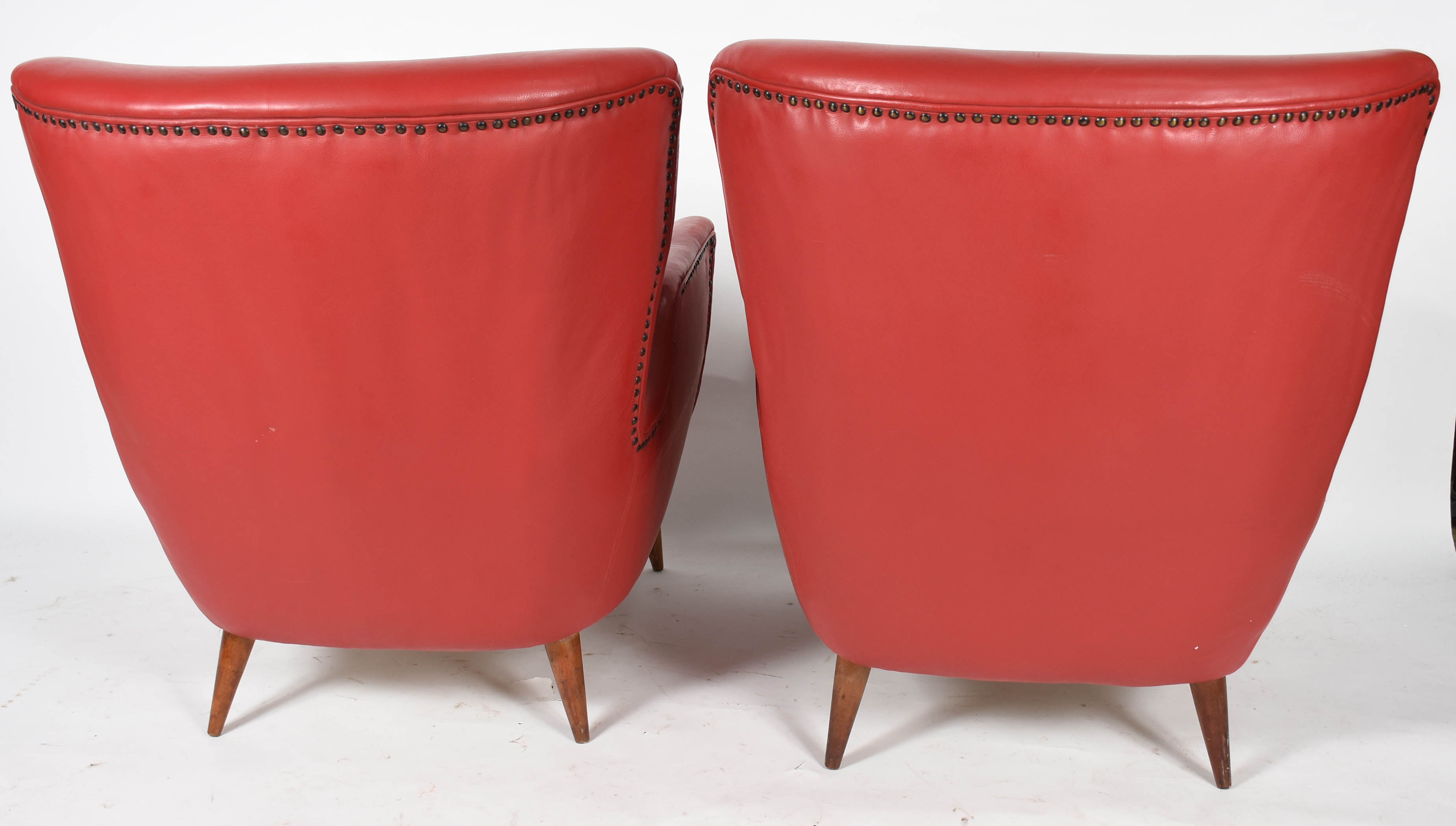 Conjunto de Sofá de três lugares e par de poltronas estofadas e... - foto 5 de 9