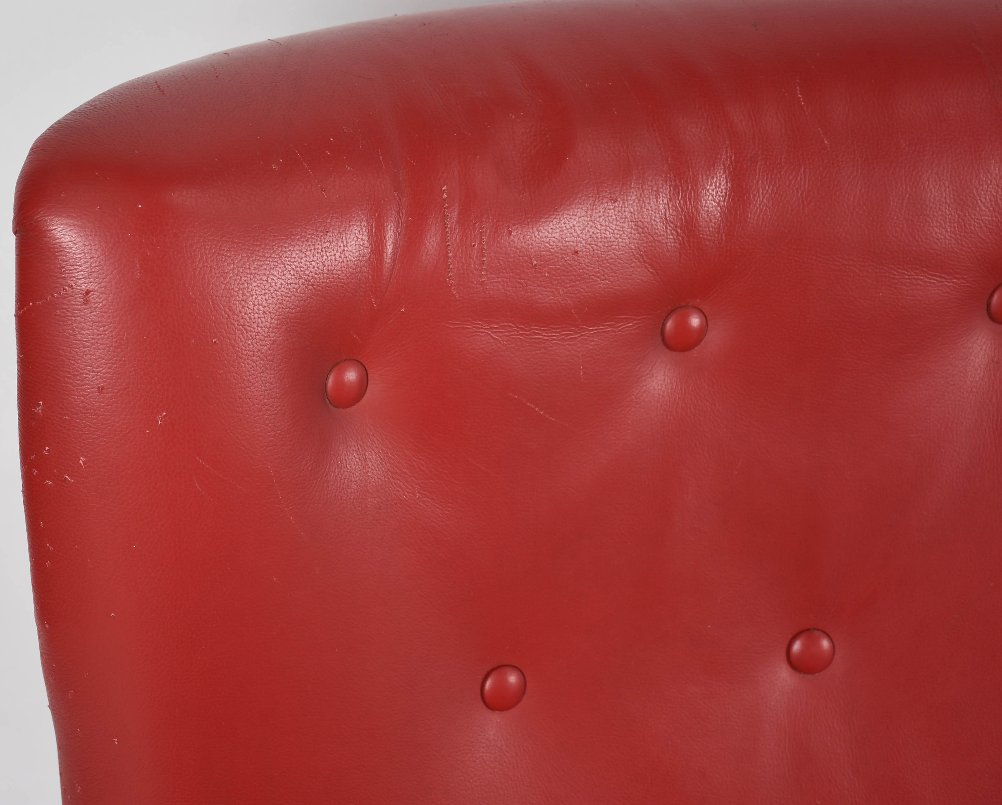 Conjunto de Sofá de três lugares e par de poltronas estofadas e... - foto 7 de 9