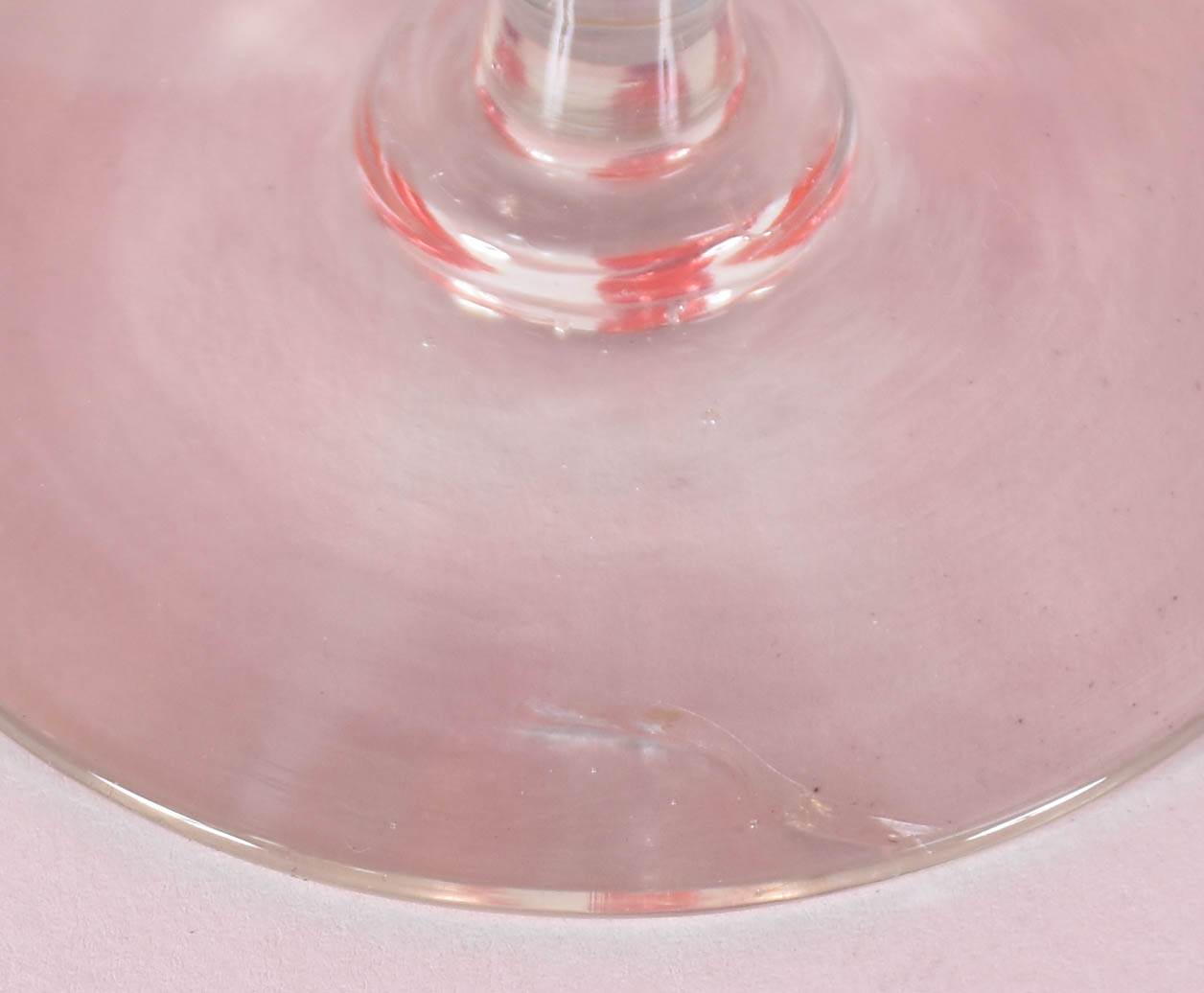 Conjunto com seis flutes de vidro vermelho para champagne e três... - foto 3 de 4