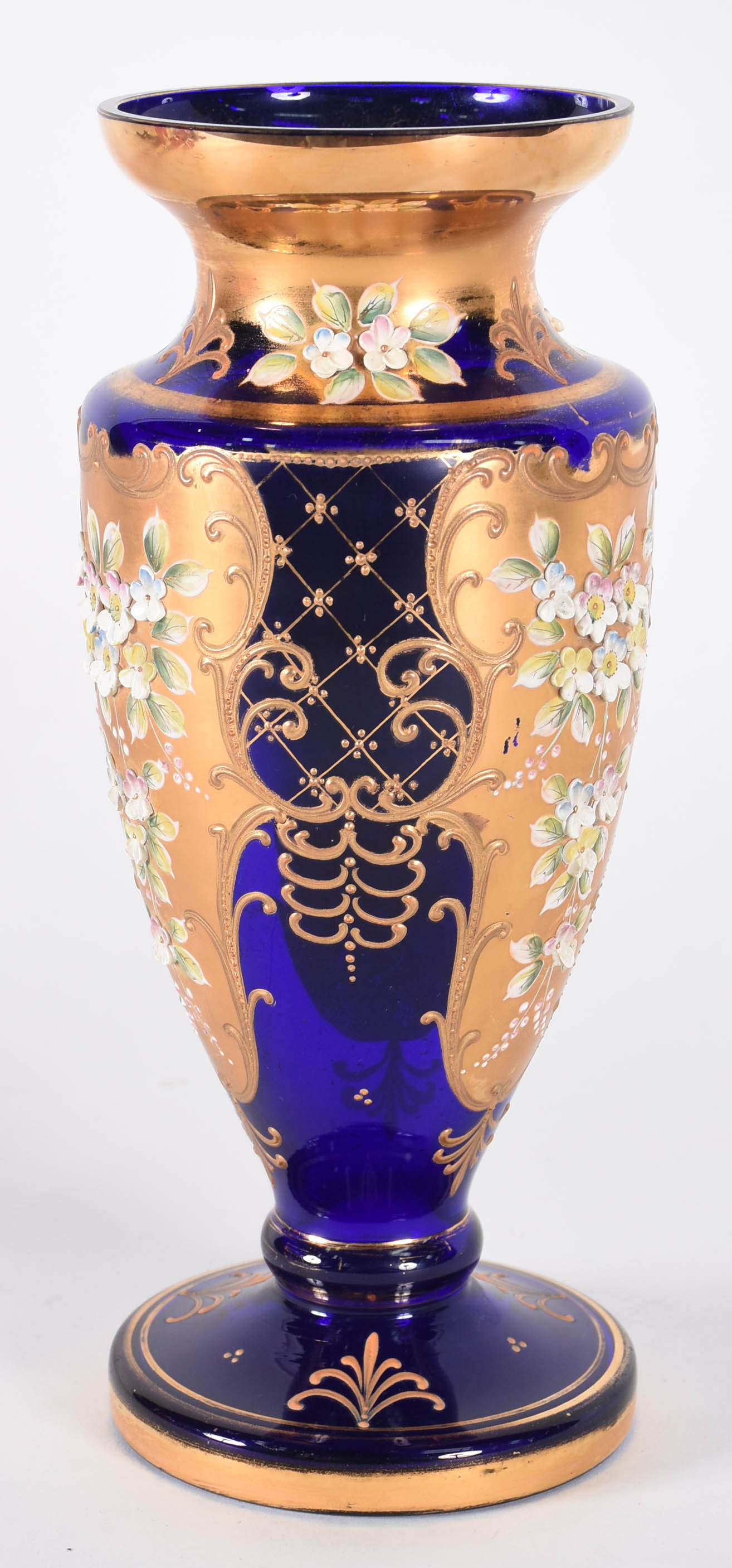 Vaso de cristal tcheco azul cobalto e dourado, flores em relevo... - foto 3 de 4