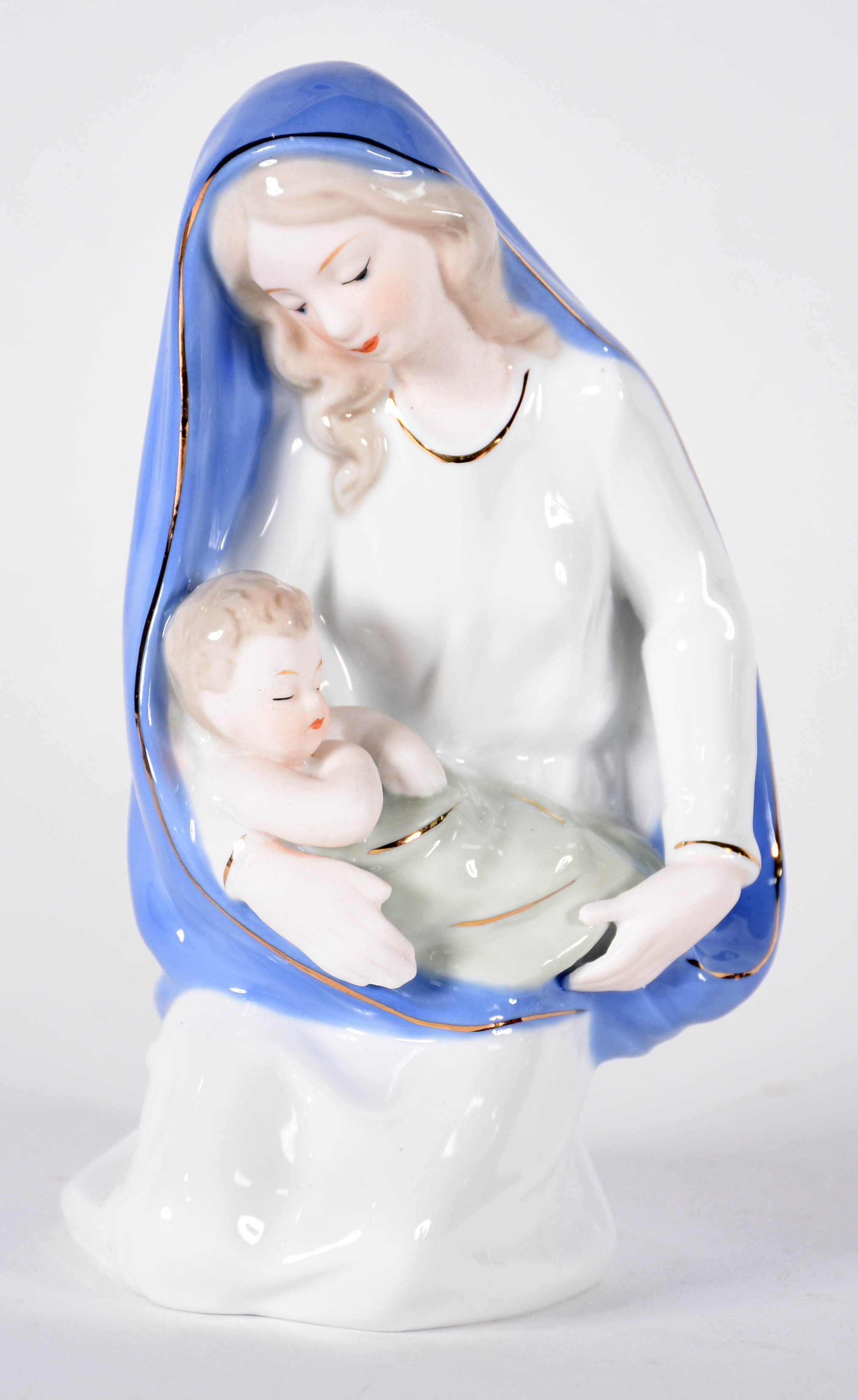 Escultura de porcelana representando mulher com criança. - foto 1 de 4