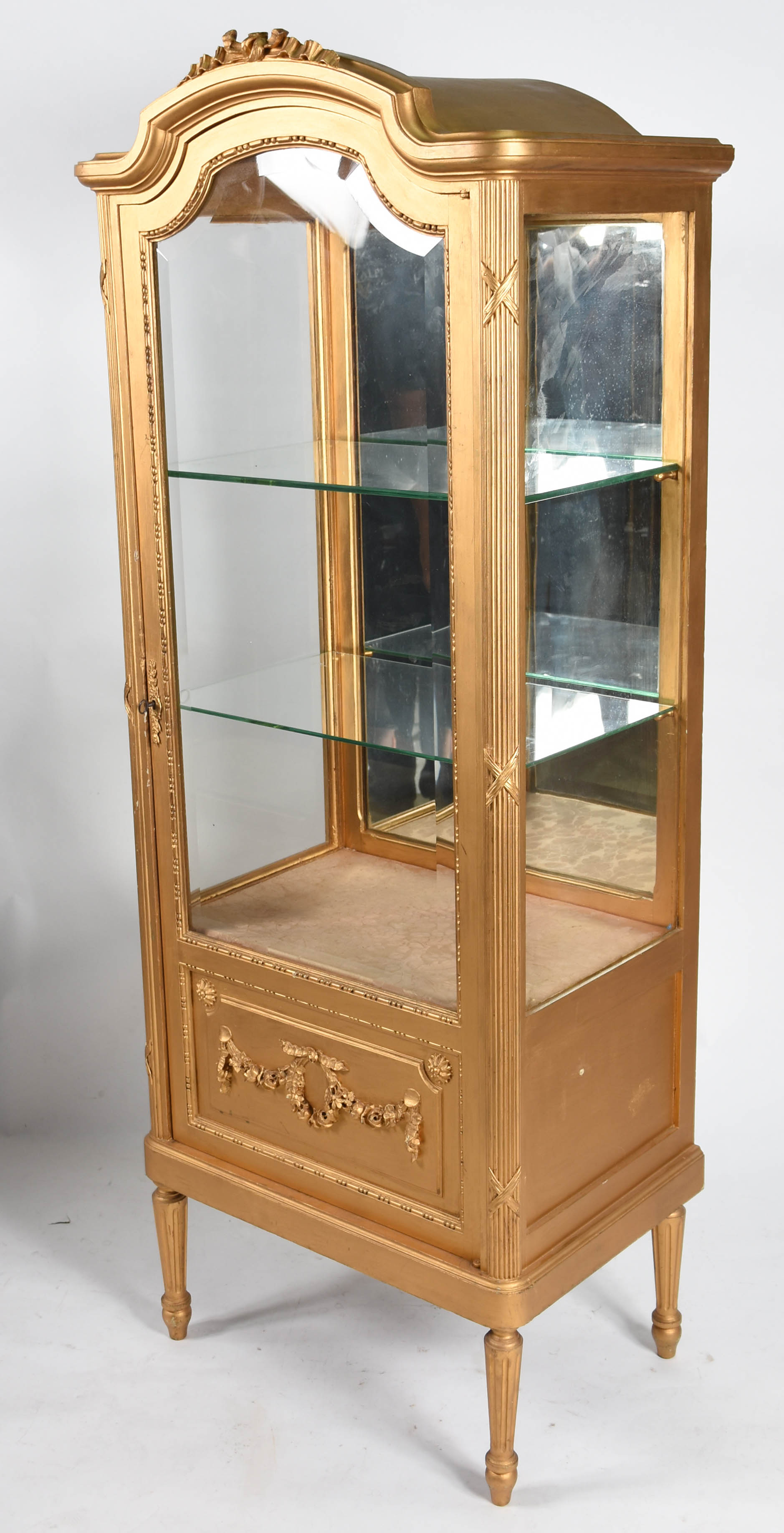 Vitrine estilo frances de madeira dourada, fundo espelhado e... - foto 4 de 5