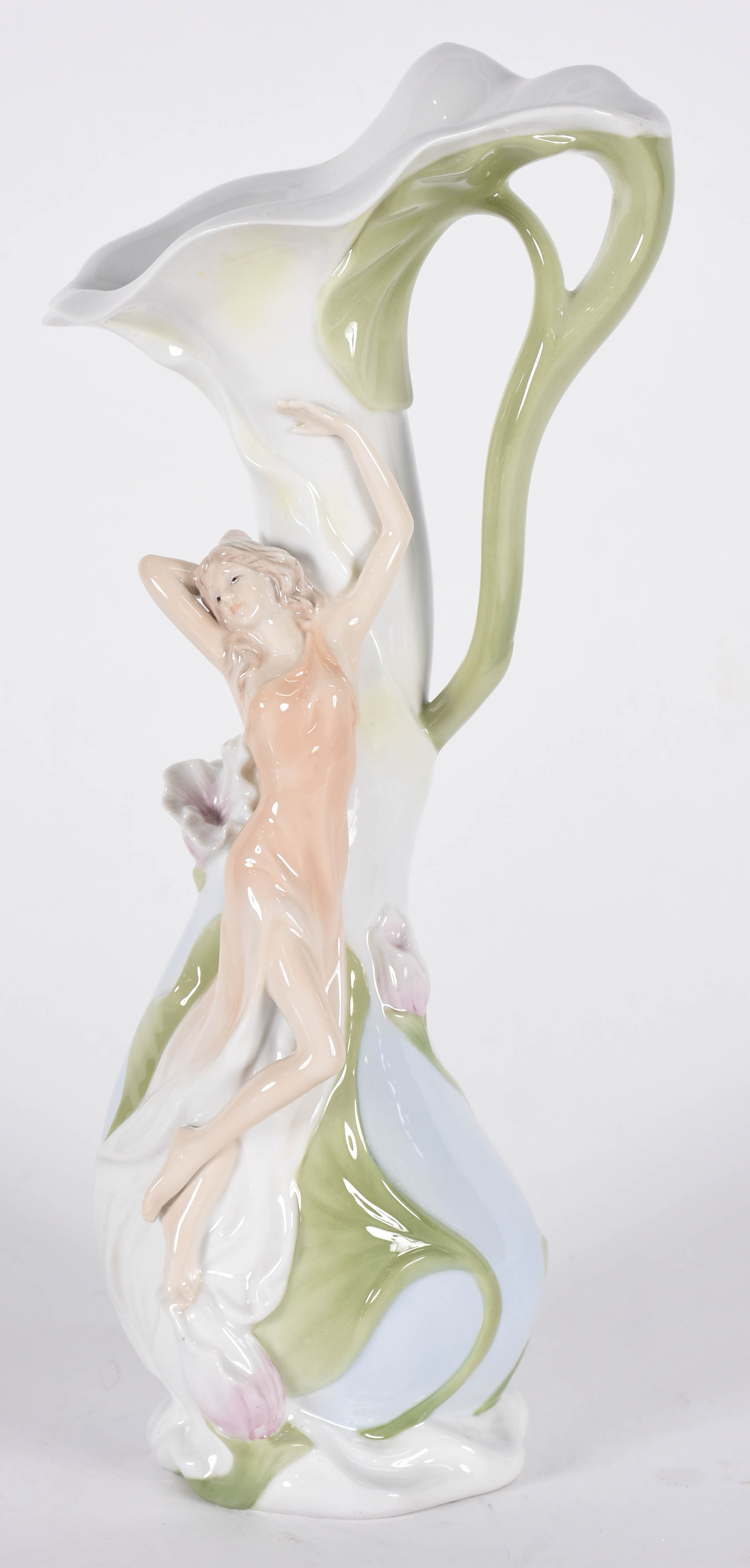 Vaso de porcelana policromada com figura feminina, estilo Art Nouveau. - foto 1 de 4