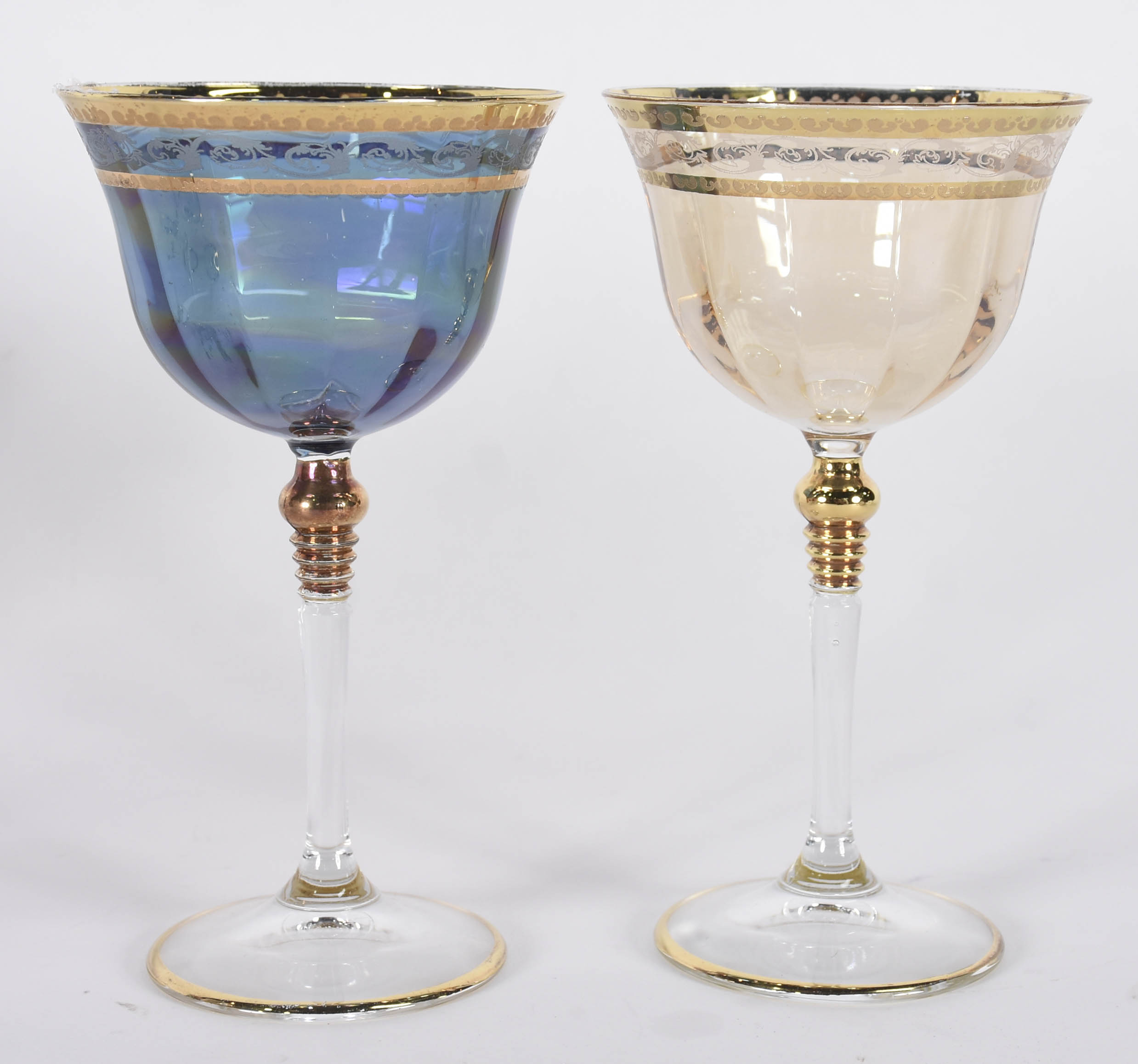 Seis taças de cristal colorido para vinho com detalhes dourados. - foto 3 de 3