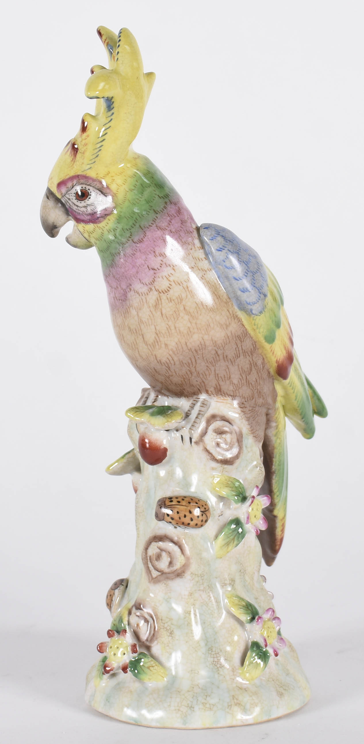 Escultura de porcelana representando pássaro colorido. - foto 2 de 4