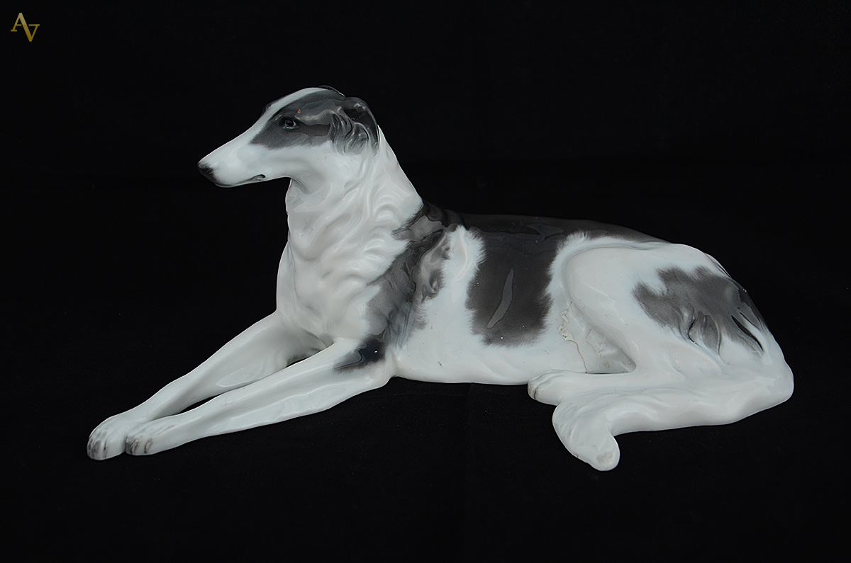 Cachorro de porcelana Rozenthal. Comprimento 27 cm (com restauro). - foto 1 de 4