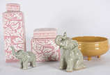 Diversas peças de porcelana sendo, dois elefant... - Diversas peças de porcelana sendo, dois elefantes, dois potiches e um bowl.