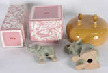 Diversas peças de porcelana sendo, dois elefant... - Diversas peças de porcelana sendo, dois elefantes, dois potiches e um bowl.