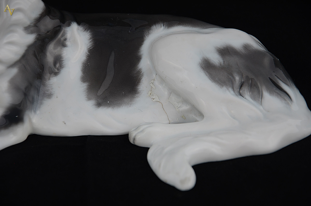 Cachorro de porcelana Rozenthal. Comprimento 27 cm (com restauro). - foto 4 de 4