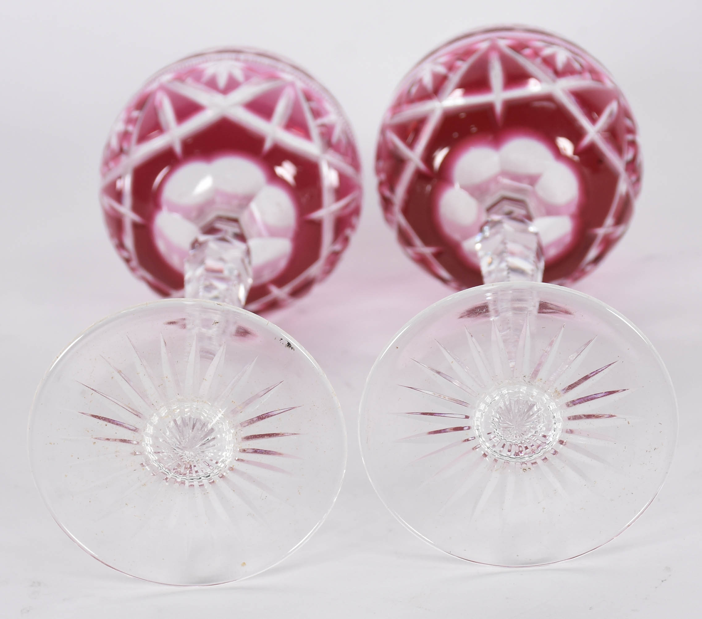Dois cálices para vinho de cristal doublé rosa lapidado... - foto 3 de 3