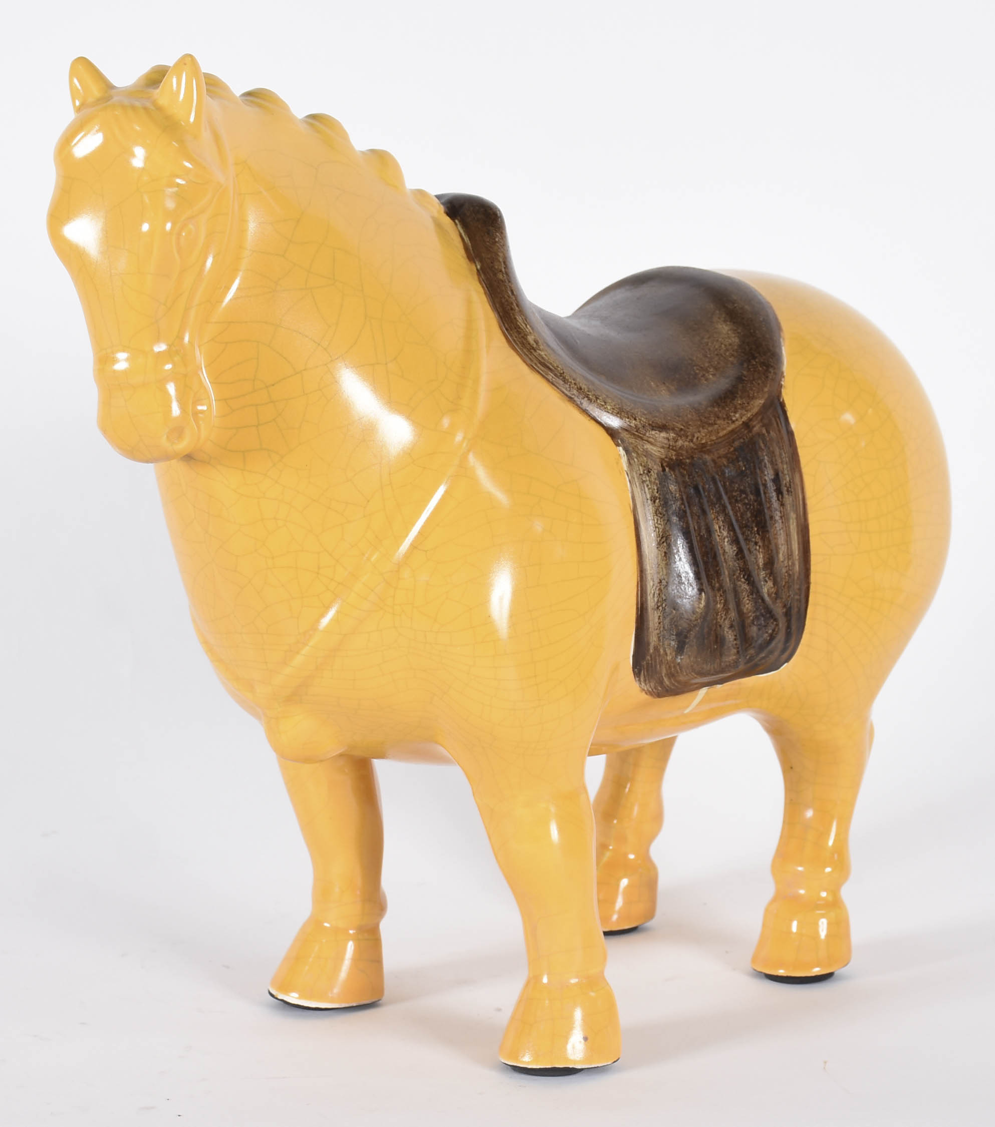 Escultura de porcelana representando cavalo. - foto 1 de 4
