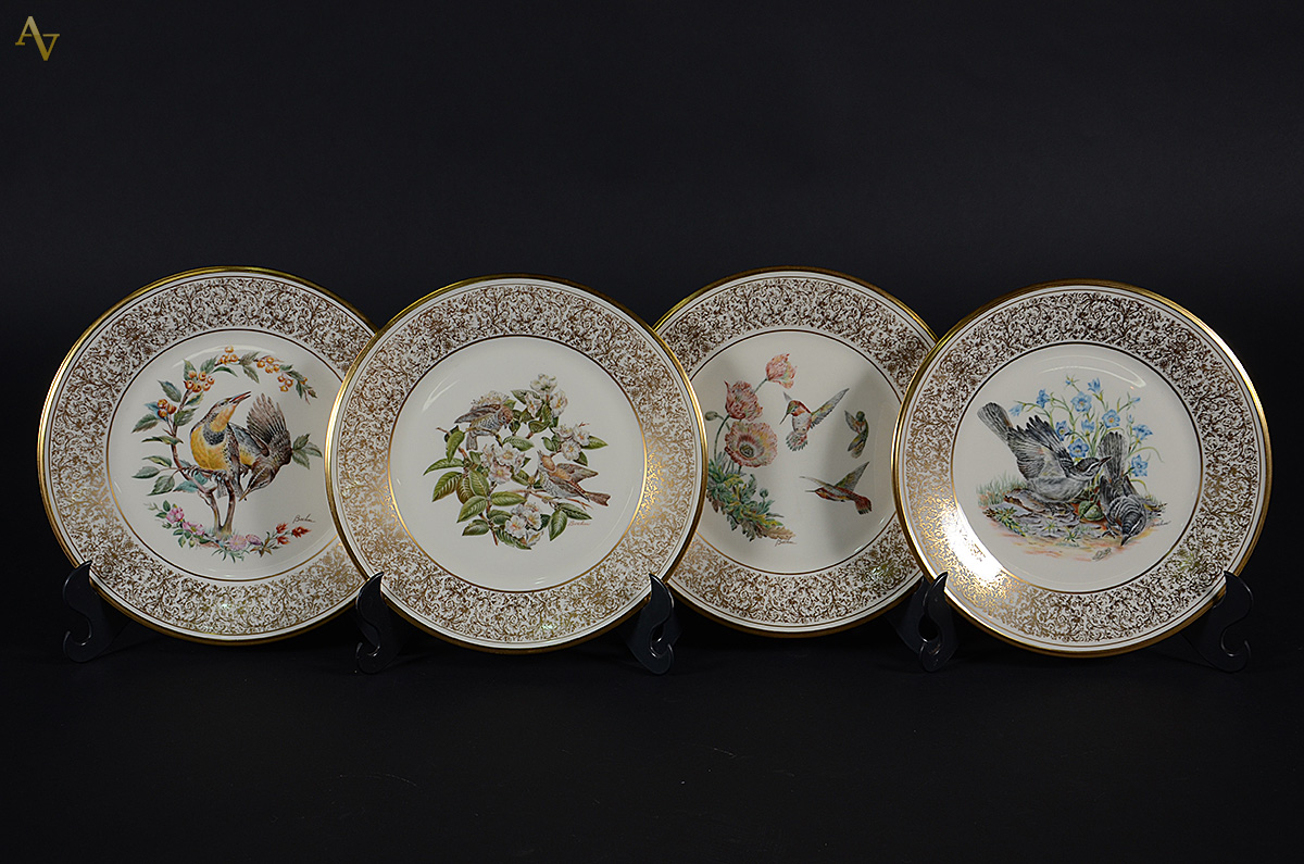 Conjunto com 4 pratos de porcelana americana pintados à mão com... - foto 1 de 2