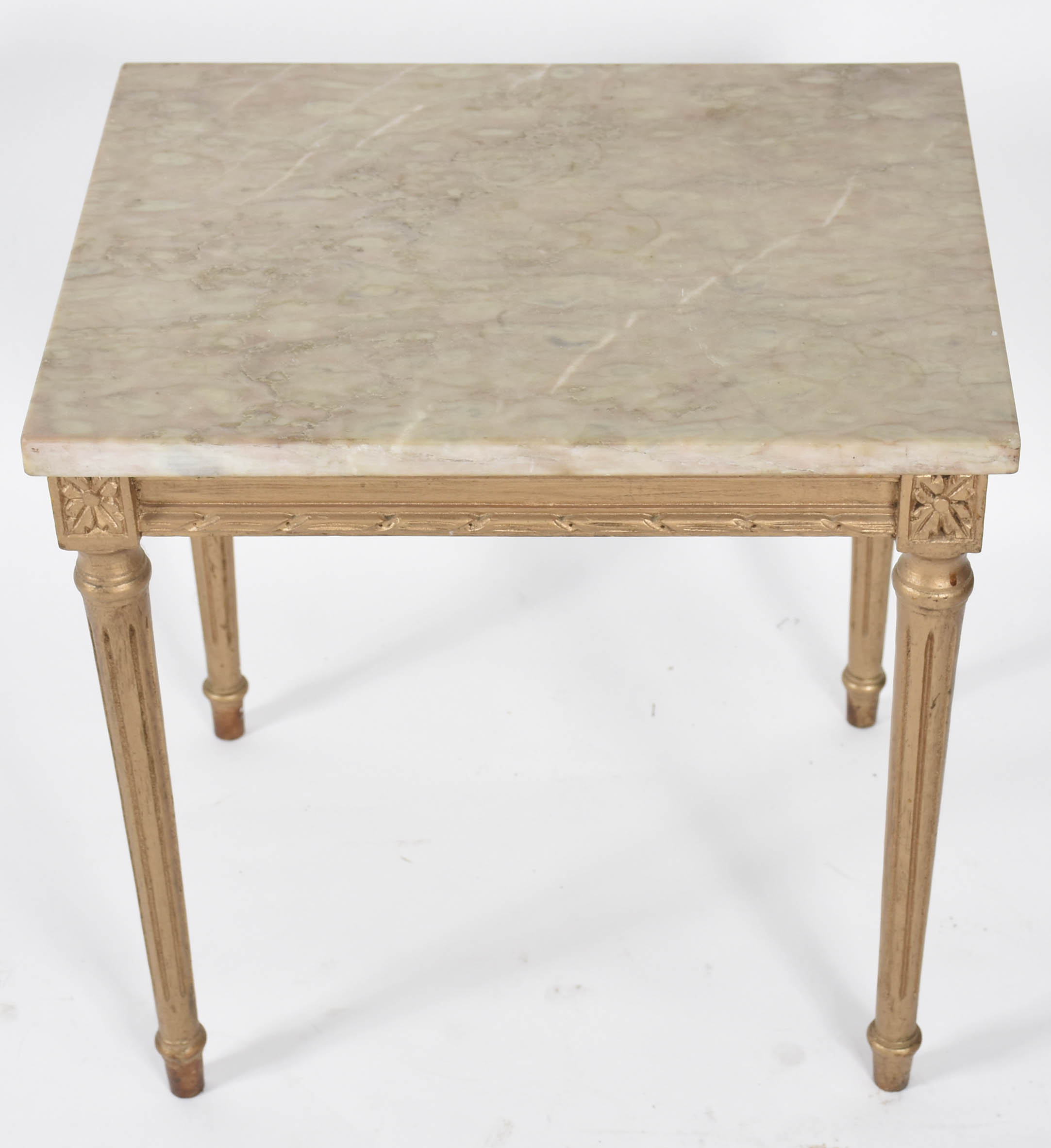 Mesa auxiliar de madeira dourada com tampo de mármore, pernas... - foto 3 de 4
