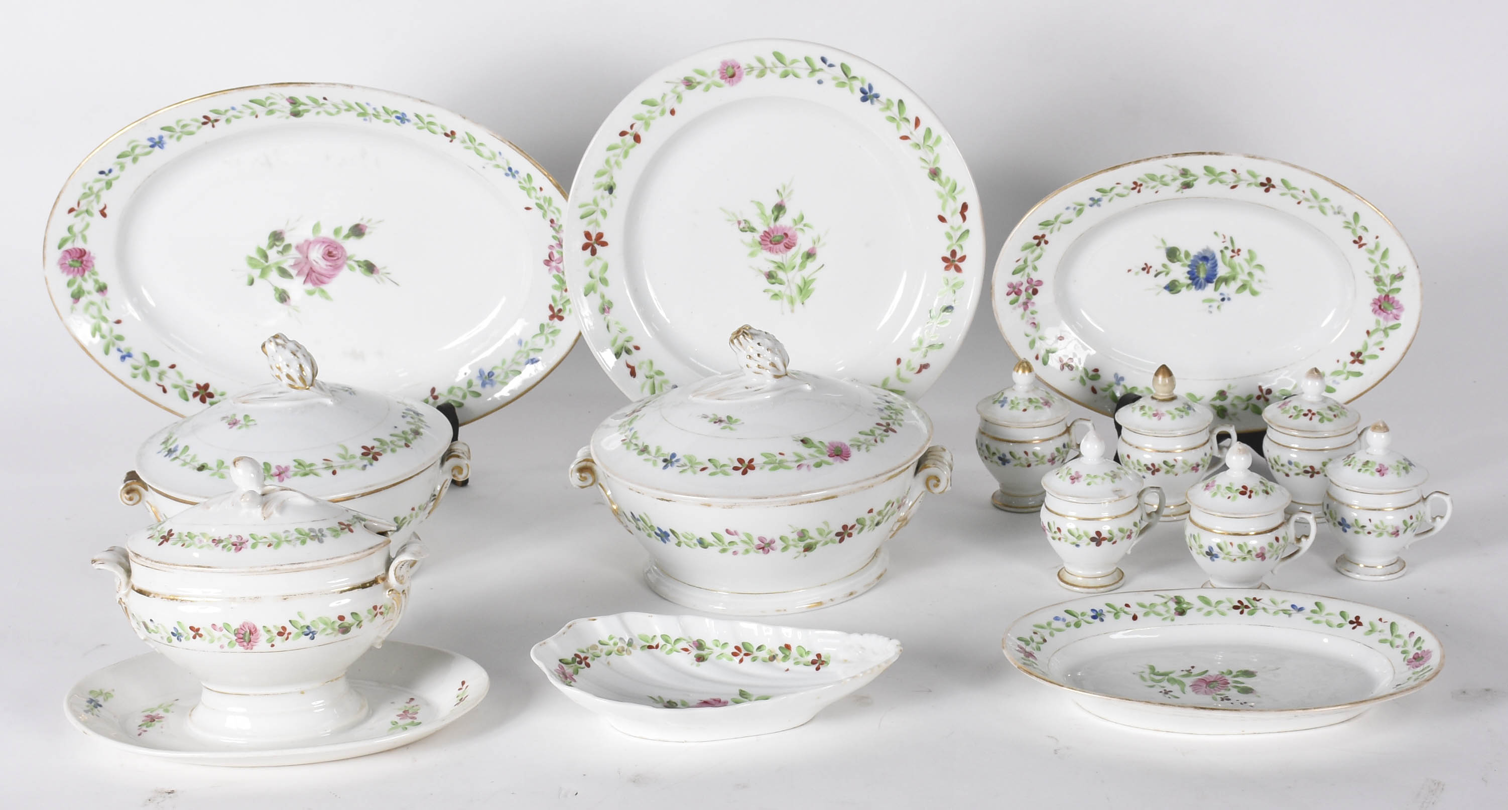 Aparelho de jantar de porcelana Velho Paris composto de 27 pratos... - foto 2 de 9