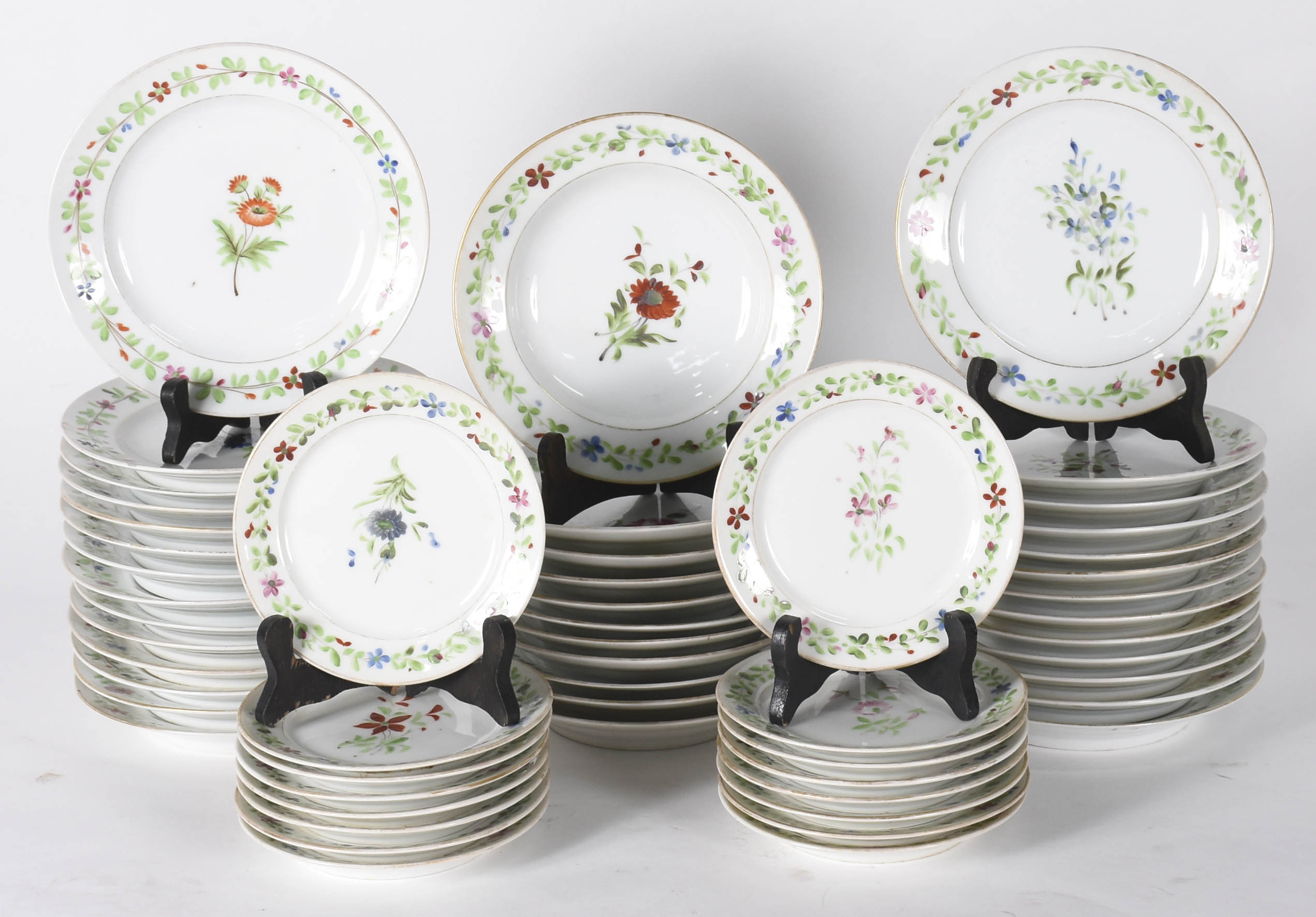 Aparelho de jantar de porcelana Velho Paris composto de 27 pratos... - foto 3 de 9