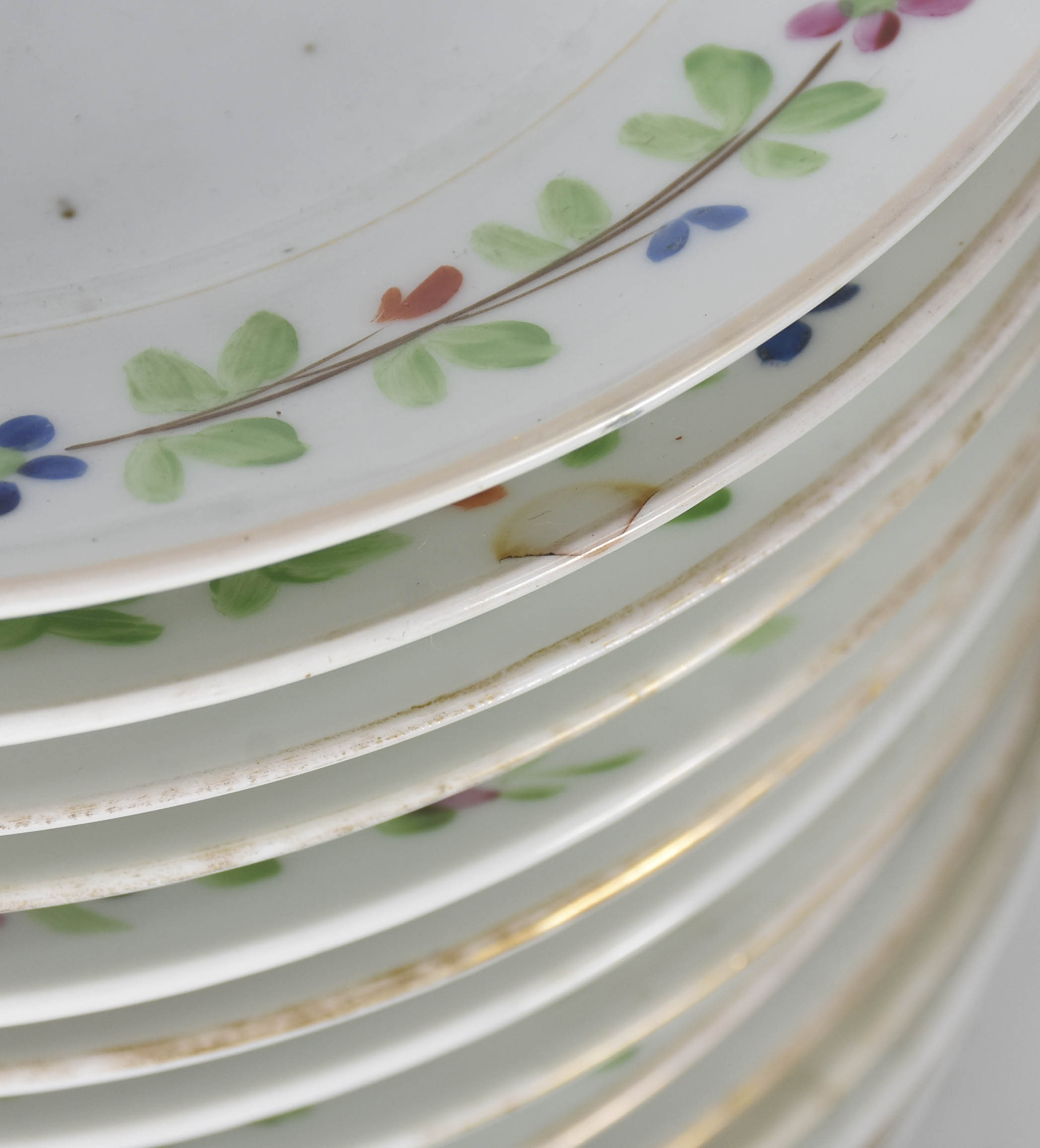 Aparelho de jantar de porcelana Velho Paris composto de 27 pratos... - foto 7 de 9
