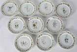 Aparelho de jantar de porcelana Velho Paris com... - Aparelho de jantar de porcelana Velho Paris composto de 27 pratos  rasos, 11 pratos fundos, 16 pratos de sobremesa, 1 molhera com presentoir, 2 ...