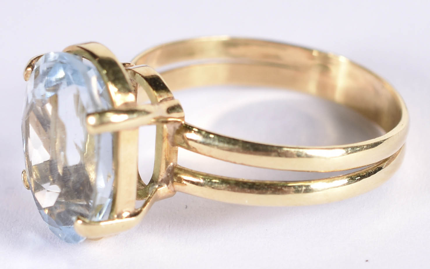 Anel de ouro 750 com 1 pedra água marinha, aproximadamente 5 ct, aro... - foto 2 de 3