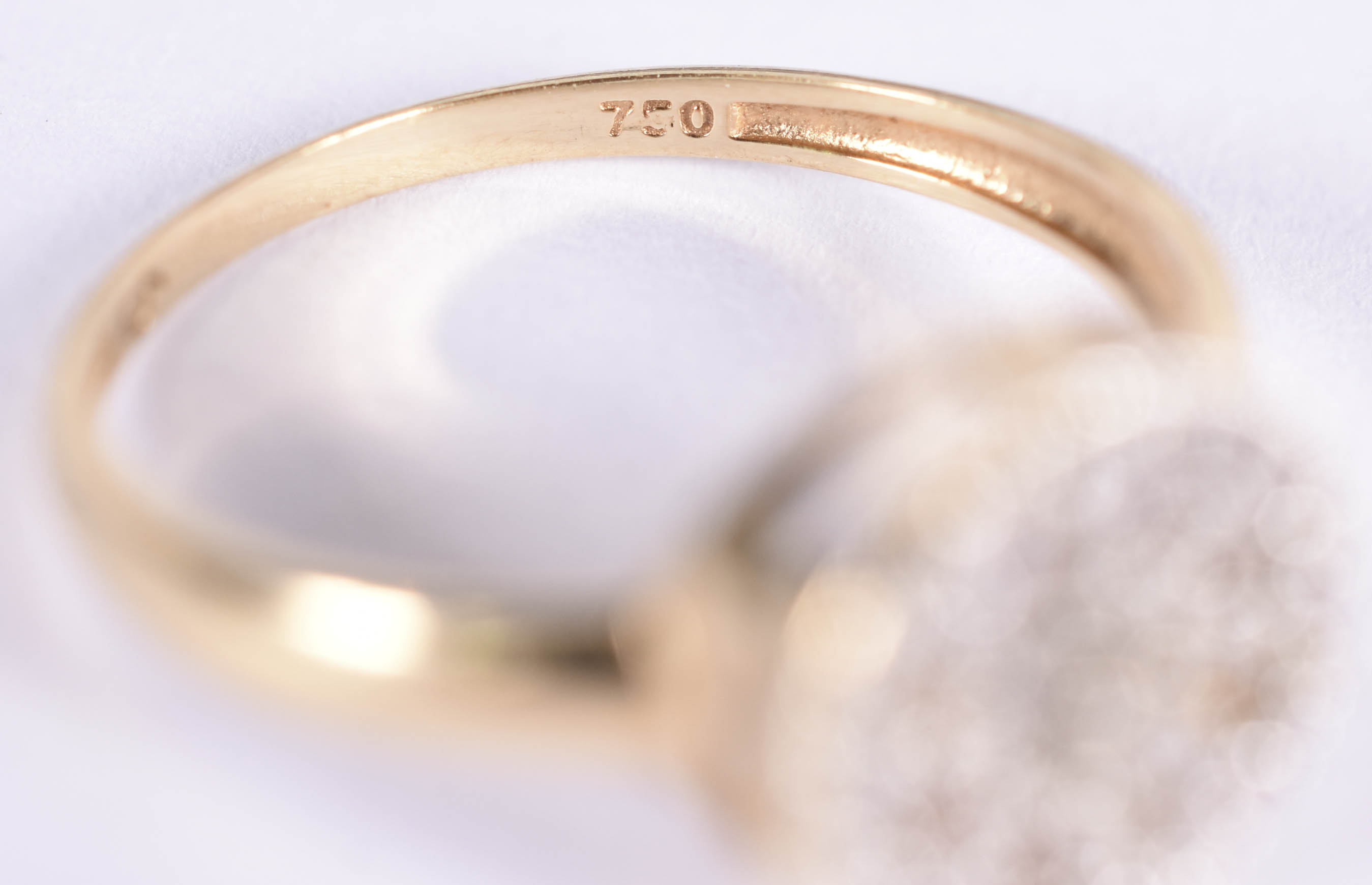 Anel de ouro amarelo 18 k no feitio de pizza com brilhantes, aro 16... - foto 5 de 5