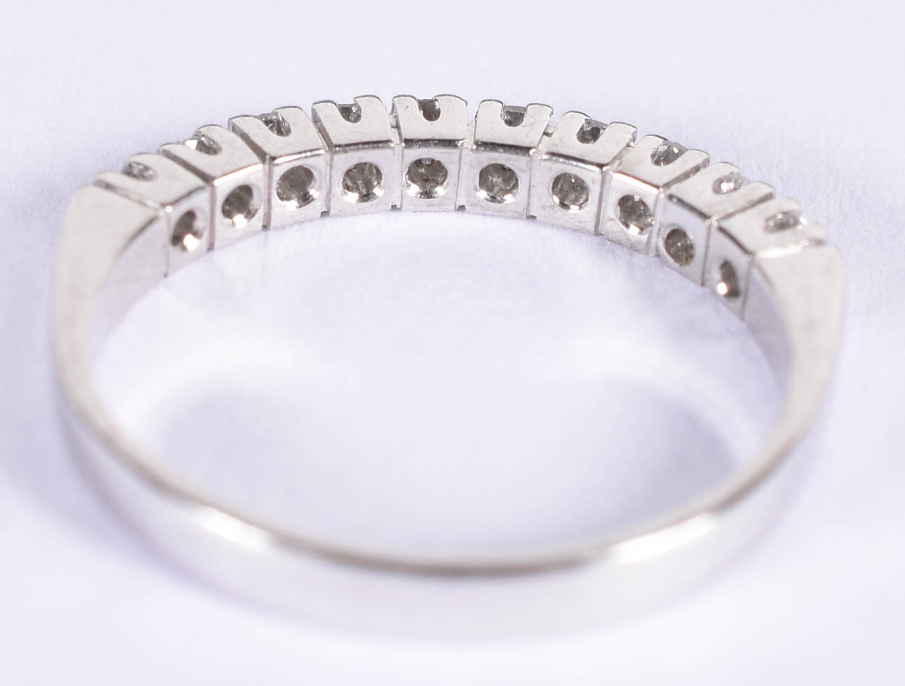 Anel de ouro branco com 10 brilhantes de 0,04 cada, total 0,40 ct... - foto 3 de 3