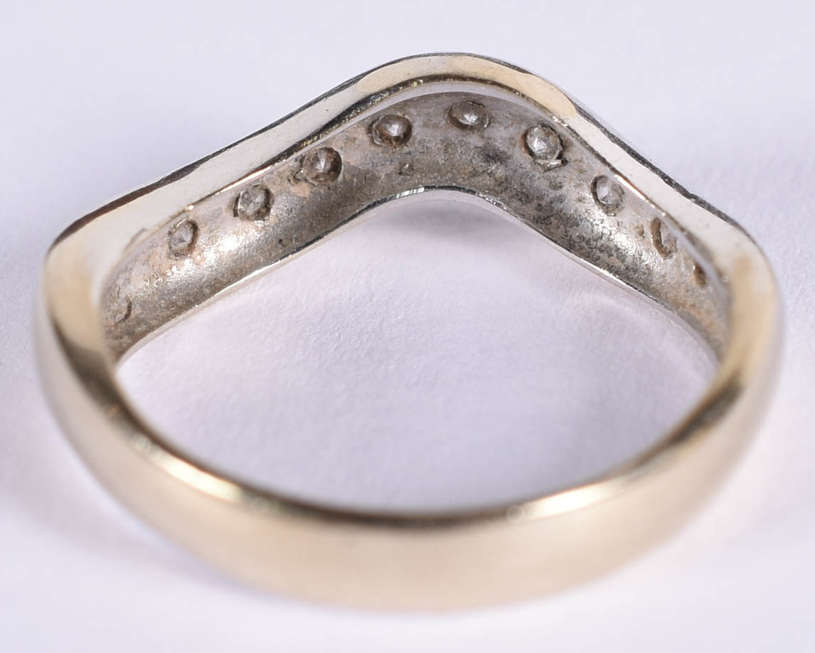 Anel de ouro 750 com 9 brilhantes, aro 15 (por motivos de segurança a... - foto 3 de 4