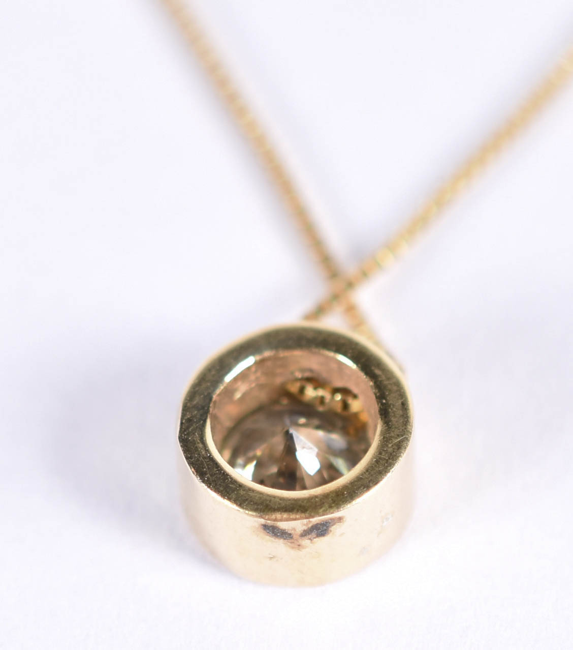 Gargantilha de ouro 18 k com ponto de luz, 1 brilhante de... - foto 3 de 6