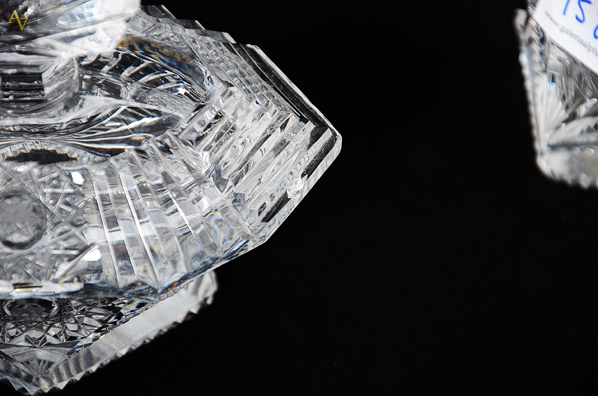 Conjunto com 3 perfumeiros de cristal. Alturas 10 cm, 15 cm e 17 cm... - foto 3 de 3