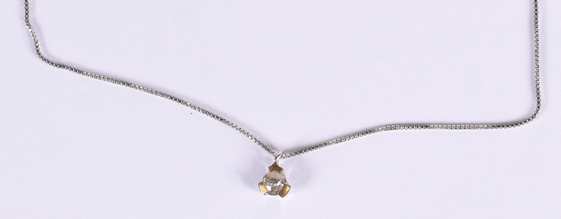 Gargantilha de ouro branco com 1 brilhante de 0,30 ct, com ponto de... - foto 1 de 7