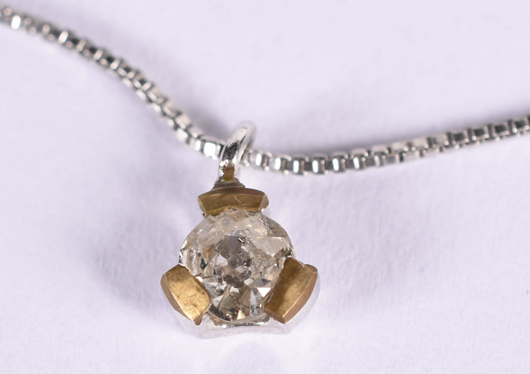 Gargantilha de ouro branco com 1 brilhante de 0,30 ct, com ponto de... - foto 2 de 7