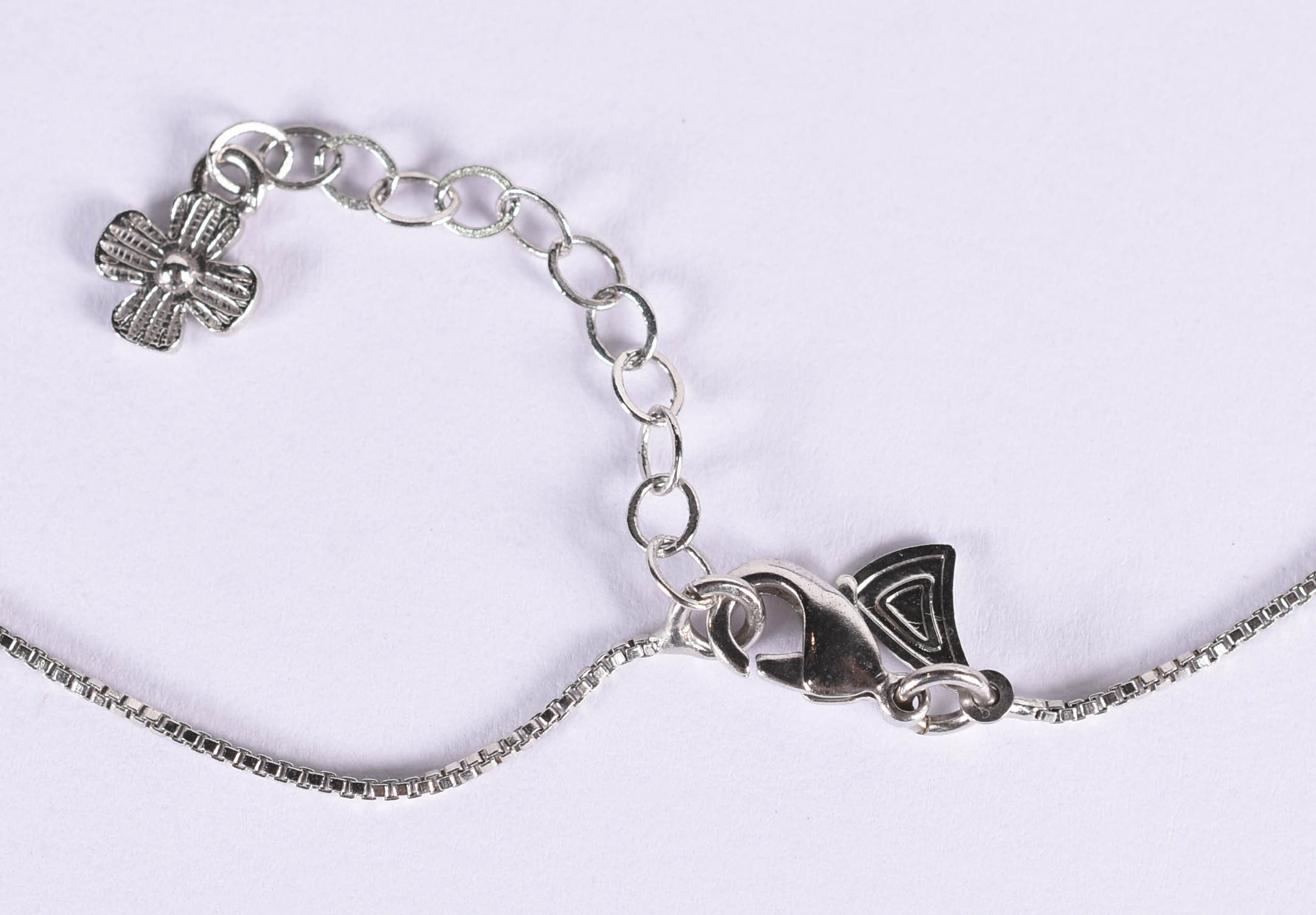 Gargantilha de ouro branco com 1 brilhante de 0,30 ct, com ponto de... - foto 4 de 7