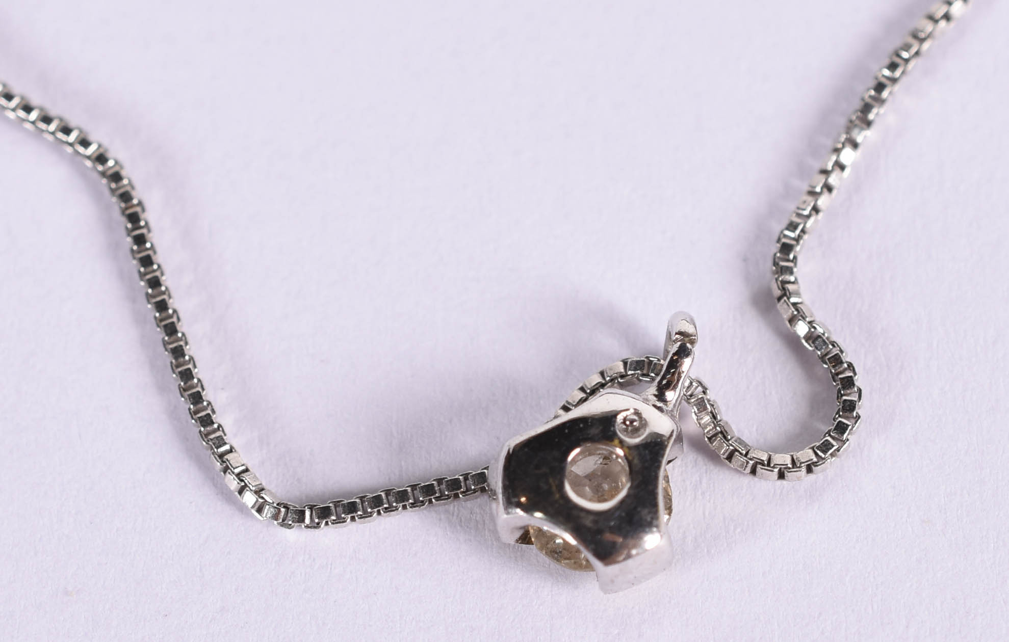 Gargantilha de ouro branco com 1 brilhante de 0,30 ct, com ponto de... - foto 6 de 7