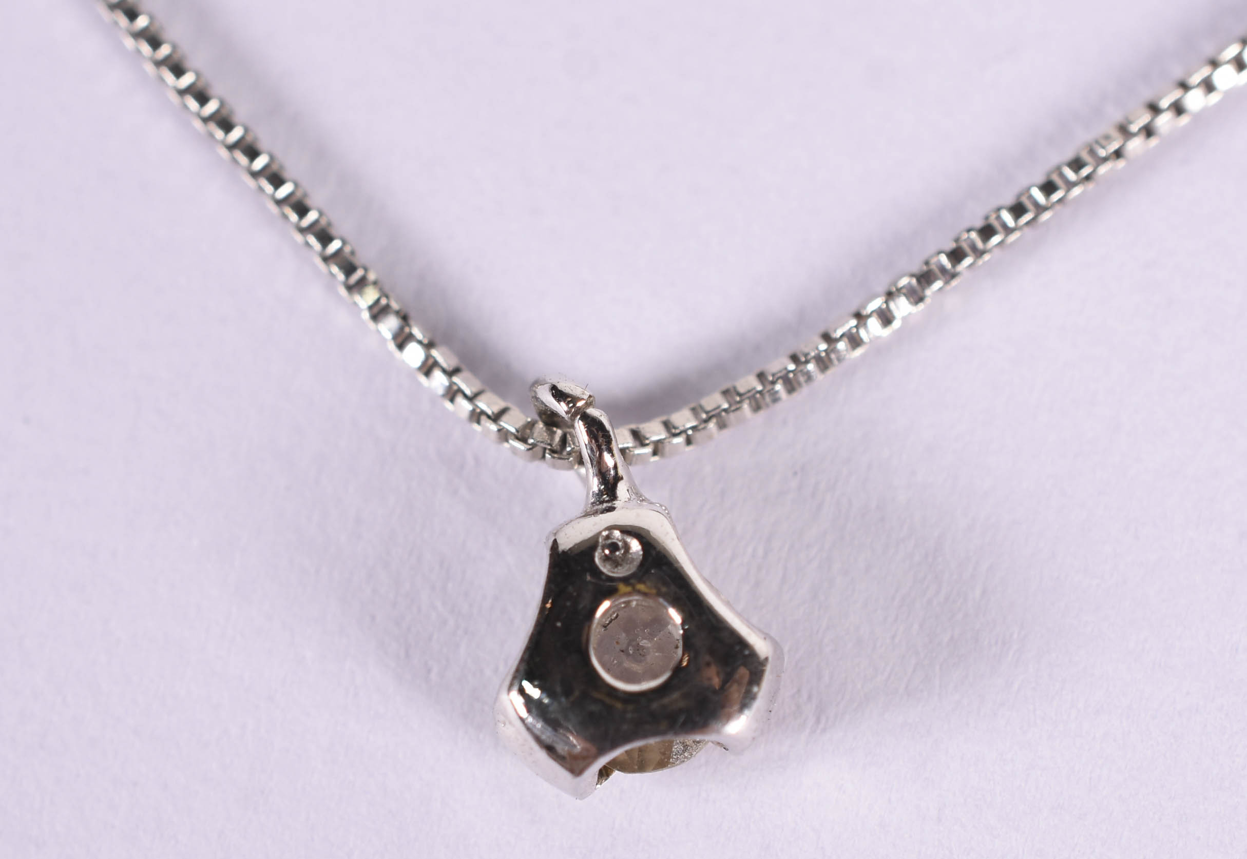 Gargantilha de ouro branco com 1 brilhante de 0,30 ct, com ponto de... - foto 7 de 7