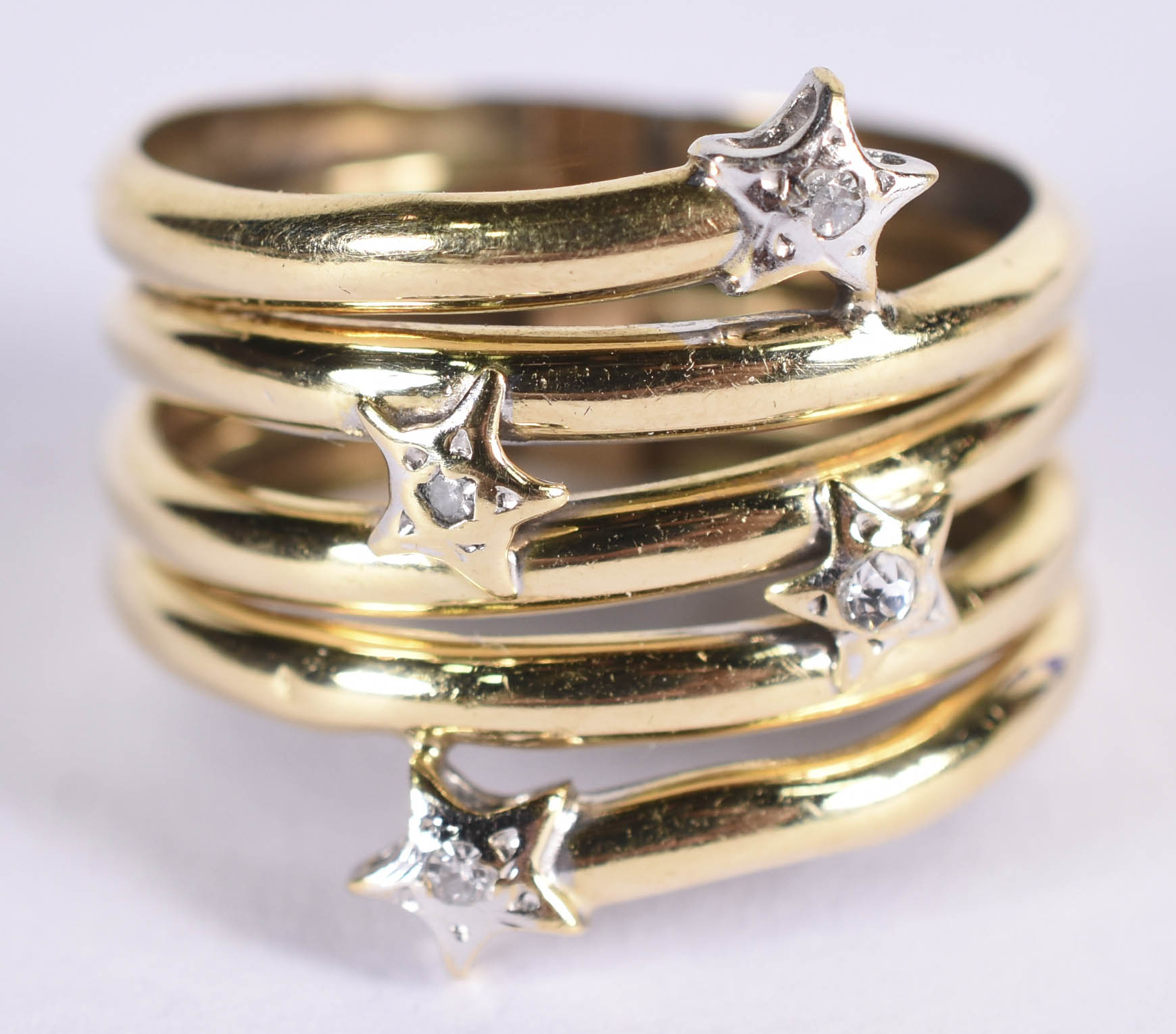 Anel de ouro 18 k no feitio de estrela e safiras brancas, aro 23 (por... - foto 1 de 3