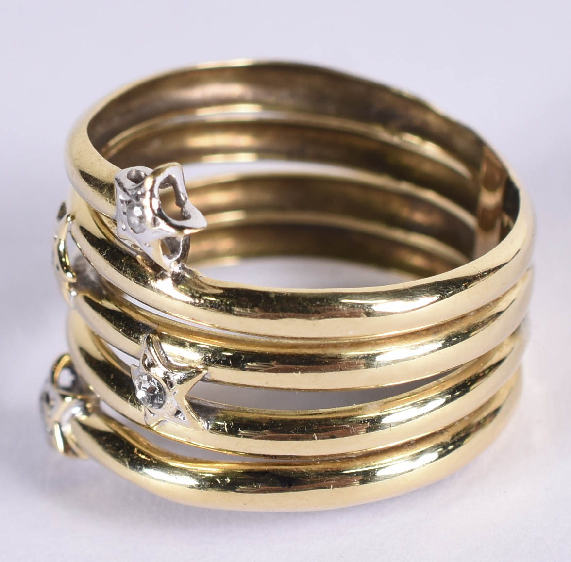 Anel de ouro 18 k no feitio de estrela e safiras brancas, aro 23 (por... - foto 2 de 3