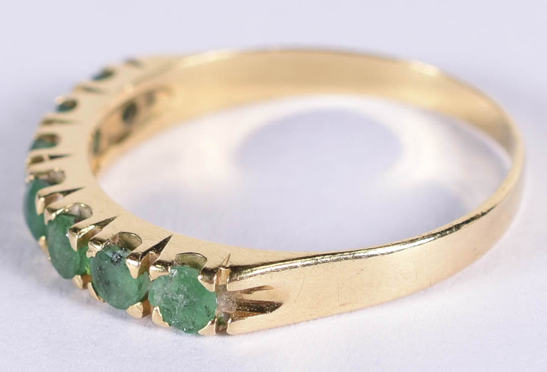 Anel de ouro amarelo 18 k com 7 esmeraldas, aro 16 (por motivos de... - foto 2 de 4