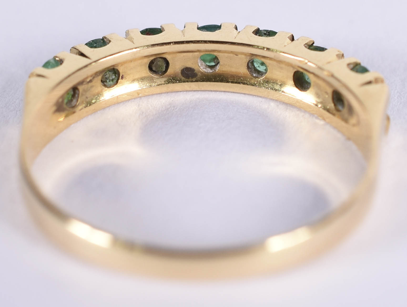 Anel de ouro amarelo 18 k com 7 esmeraldas, aro 16 (por motivos de... - foto 3 de 4