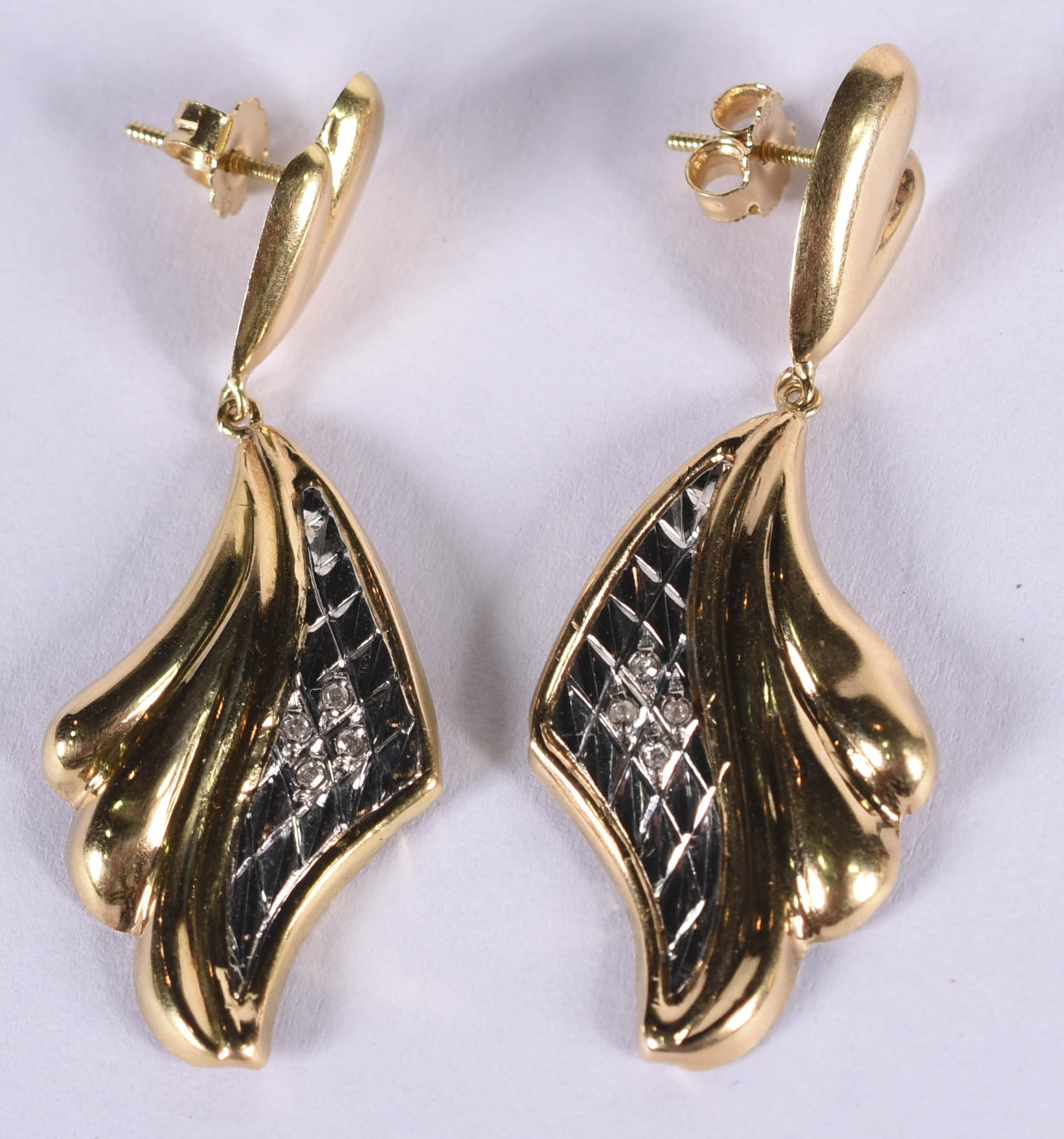 Par de brincos de ouro amarelo 18 k no feito de folha (por motivos de... - foto 2 de 4
