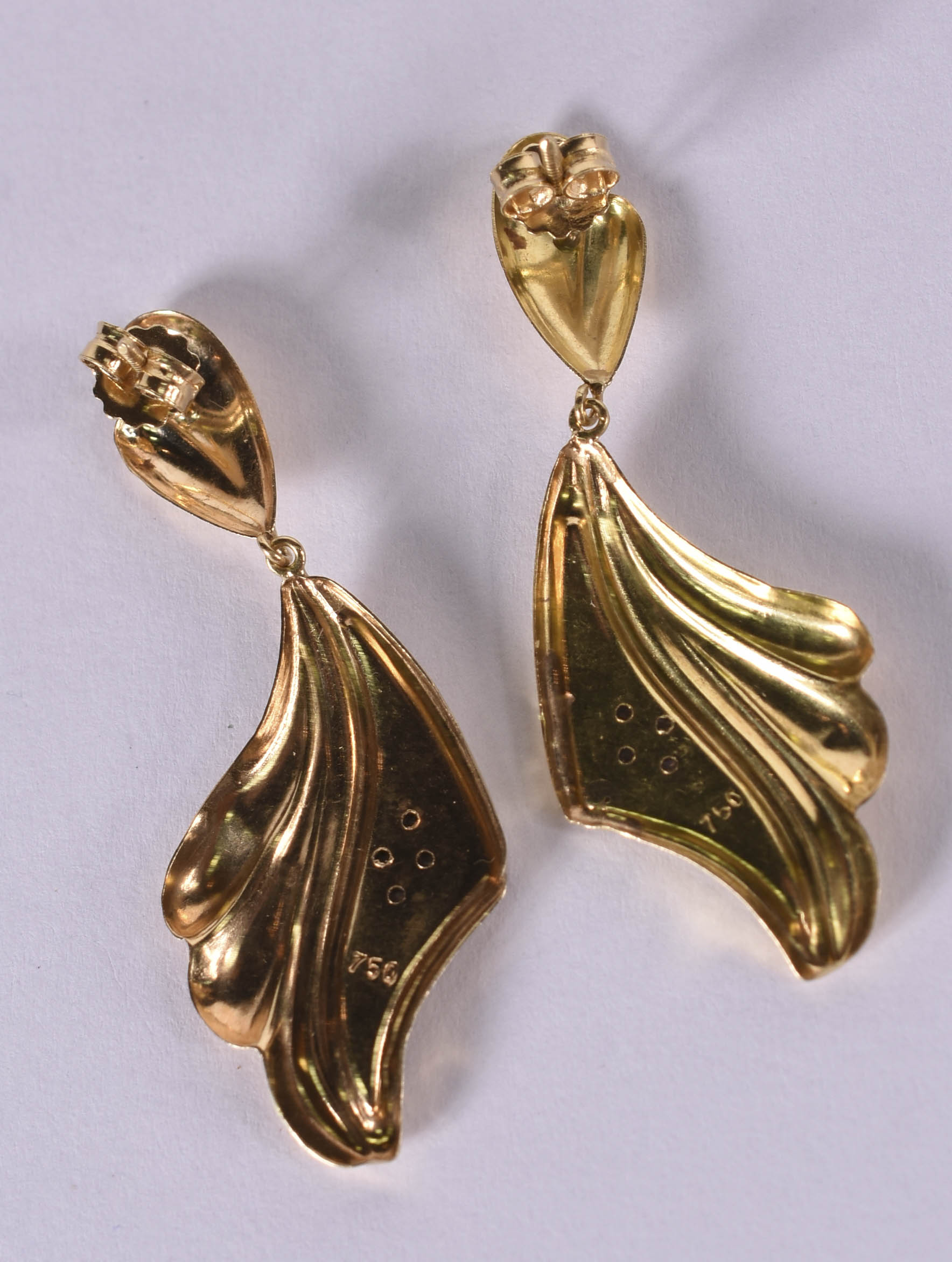 Par de brincos de ouro amarelo 18 k no feito de folha (por motivos de... - foto 3 de 4