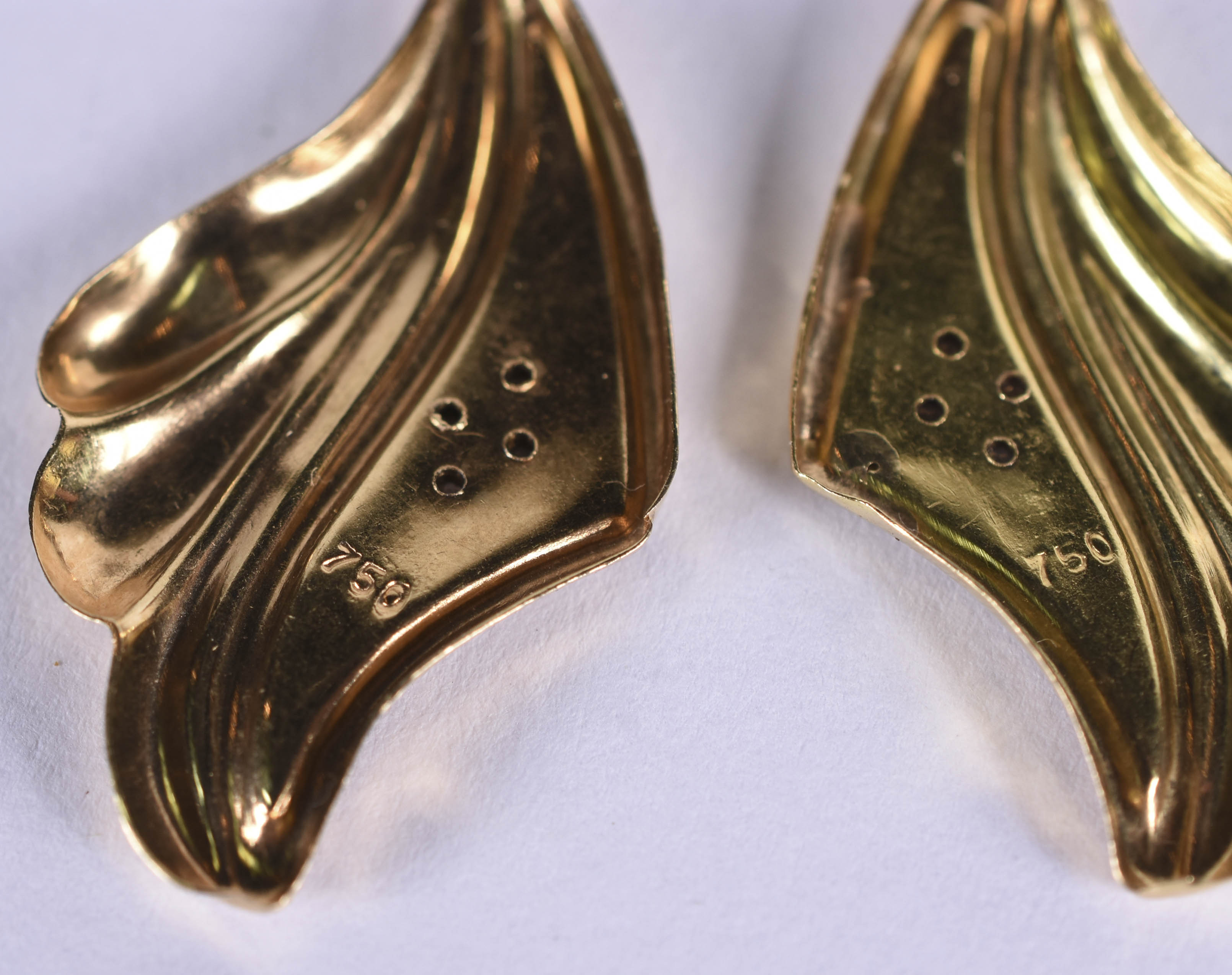 Par de brincos de ouro amarelo 18 k no feito de folha (por motivos de... - foto 4 de 4