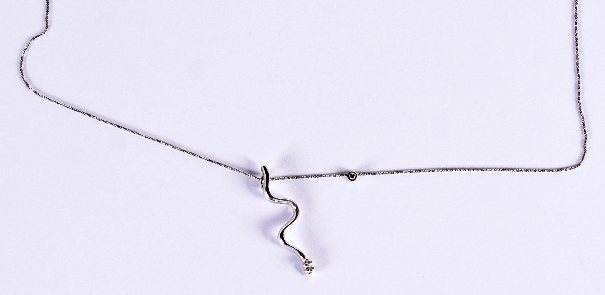 Gargantilha de ouro branco com pingente e ponto de luz(por motivos de... - foto 1 de 6
