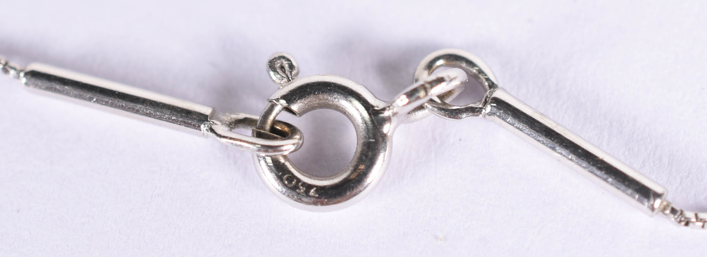 Gargantilha de ouro branco com pingente e ponto de luz(por motivos de... - foto 6 de 6